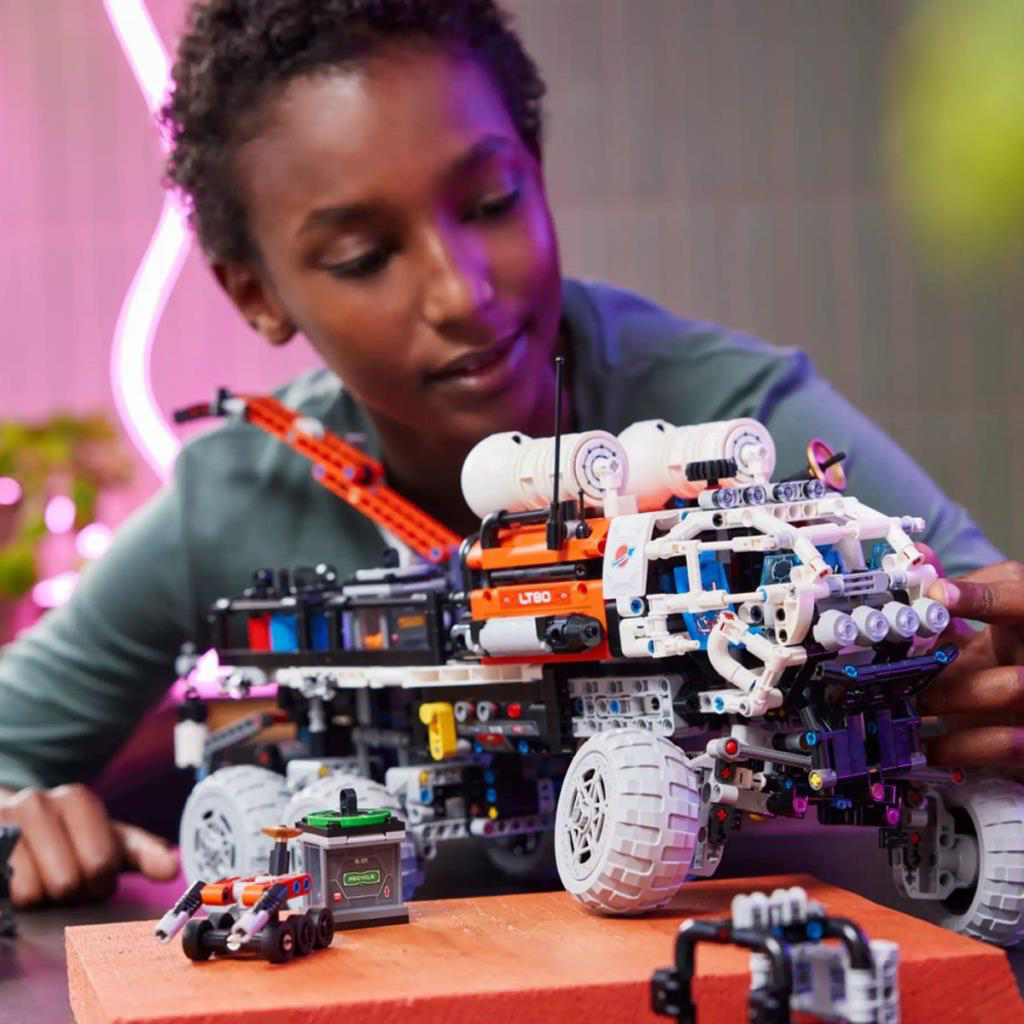 Nessiworld 42180 Lego Technic Mars Ekibi Keşif Aracı 1599 parça + Nessiworld 42180 Lego Technic Mars Ekibi Keşif Aracı 1599 parça +