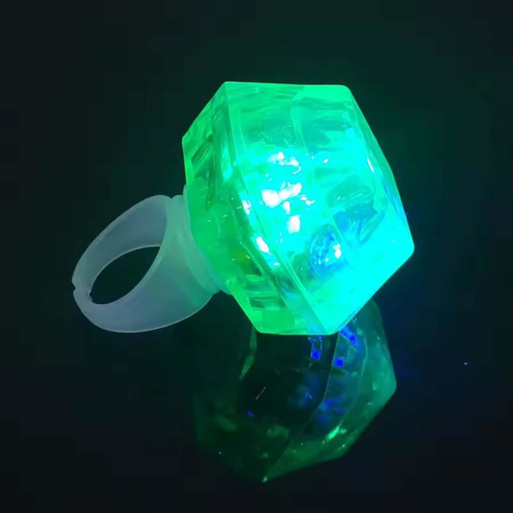 Nessiworld Kristal Tasarımlı Led Glow Işıklı 3 Modlu Yeşil Yüzük 