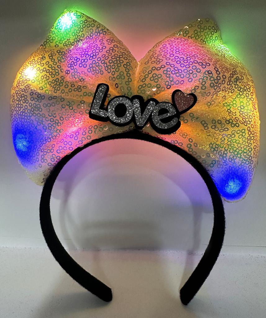 Nessiworld LED Işıklı Love Yazılı Sarı Fiyonk Taç – Kız Çocuk Par Nessiworld LED Işıklı Love Yazılı Sarı Fiyonk Taç – Kız Çocuk Par