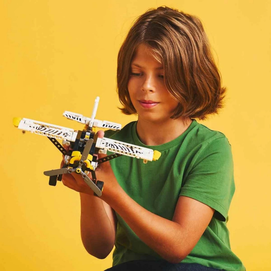 Nessiworld LEGO Technic Arazi Uçağı Nessiworld LEGO Technic Arazi Uçağı