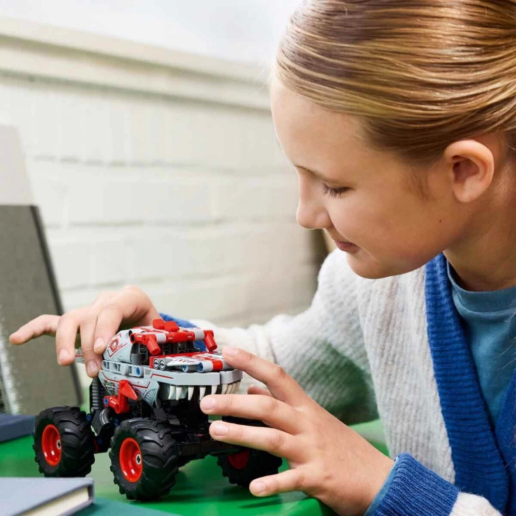 Nessiworld LEGO Technic Monster Jam ThunderROARus Çek-Bırak 42200