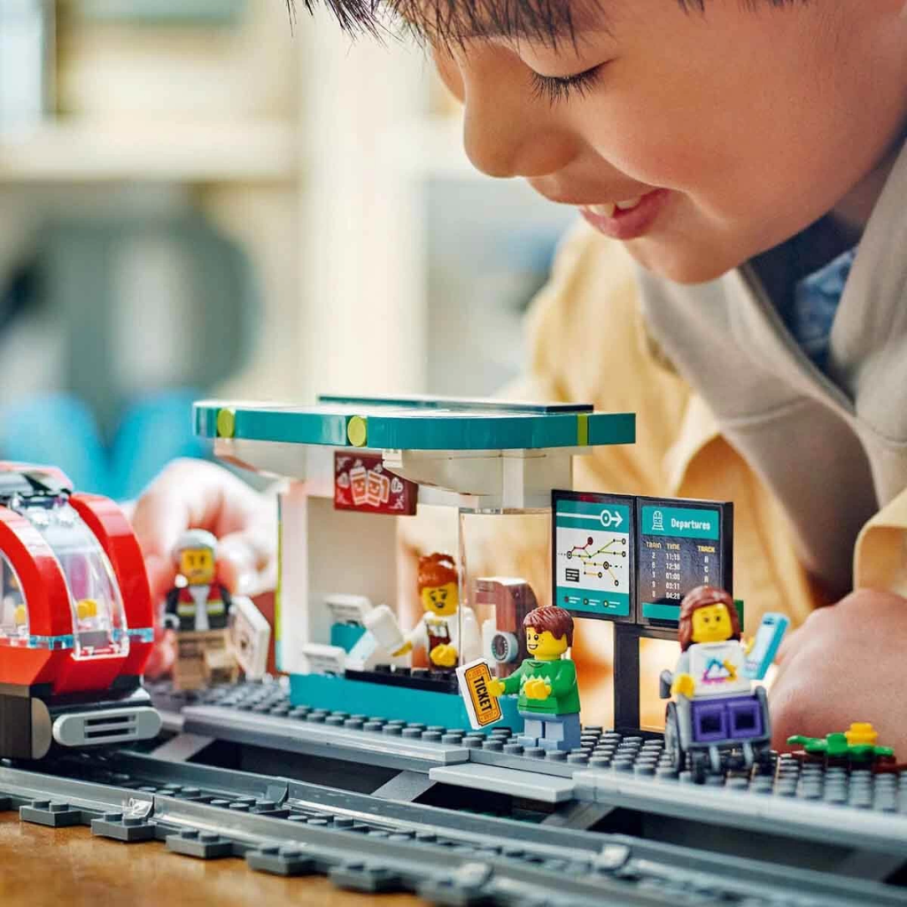 Nessiworld  LEGO City Şehir Merkezi Tramvay İstasyonu 60423