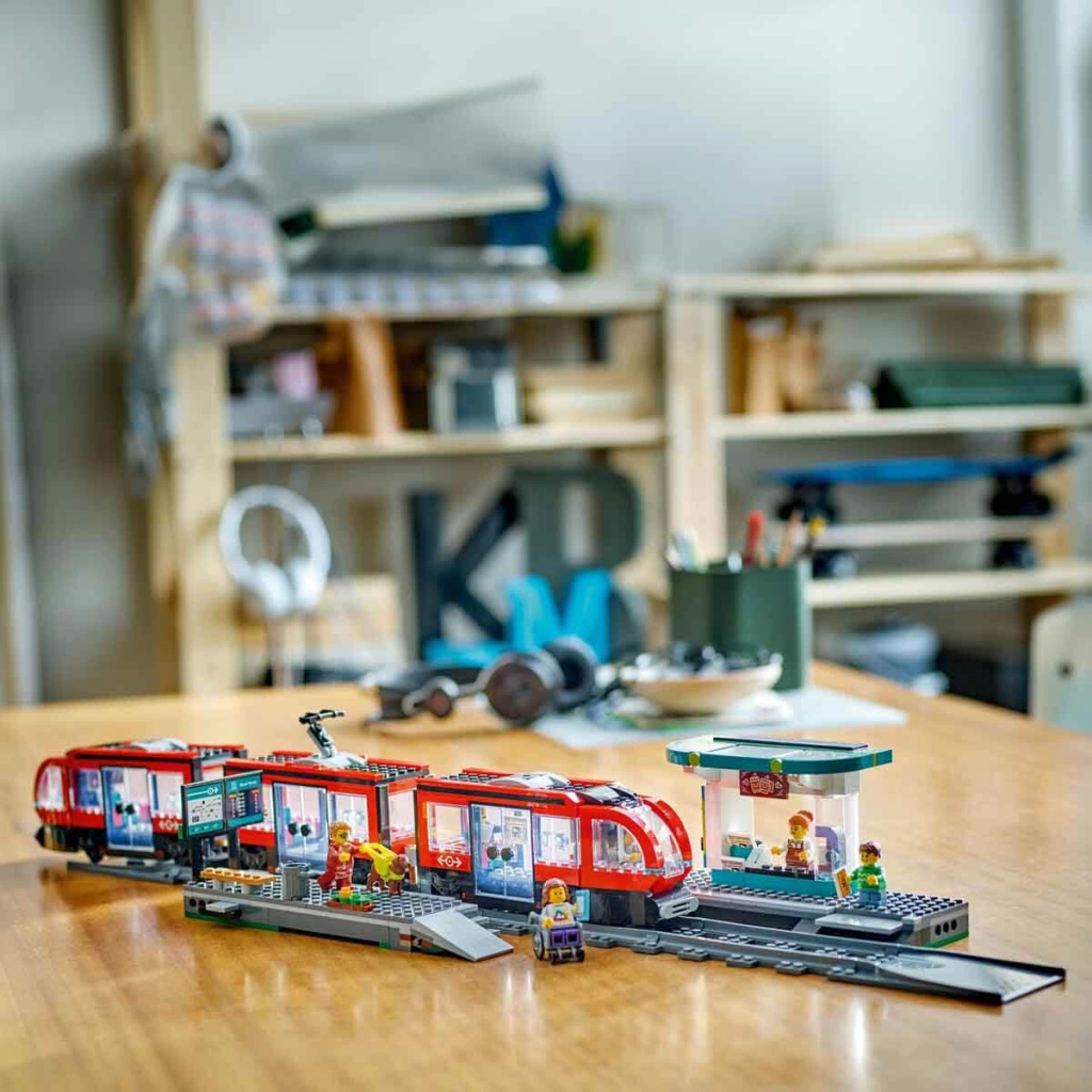 Nessiworld  LEGO City Şehir Merkezi Tramvay İstasyonu 60423