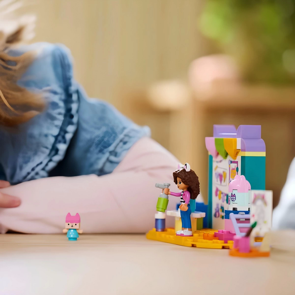 Nessiworld LEGO Gabby’s Dollhouse Karton Yavru Kedi ile El Sanatl