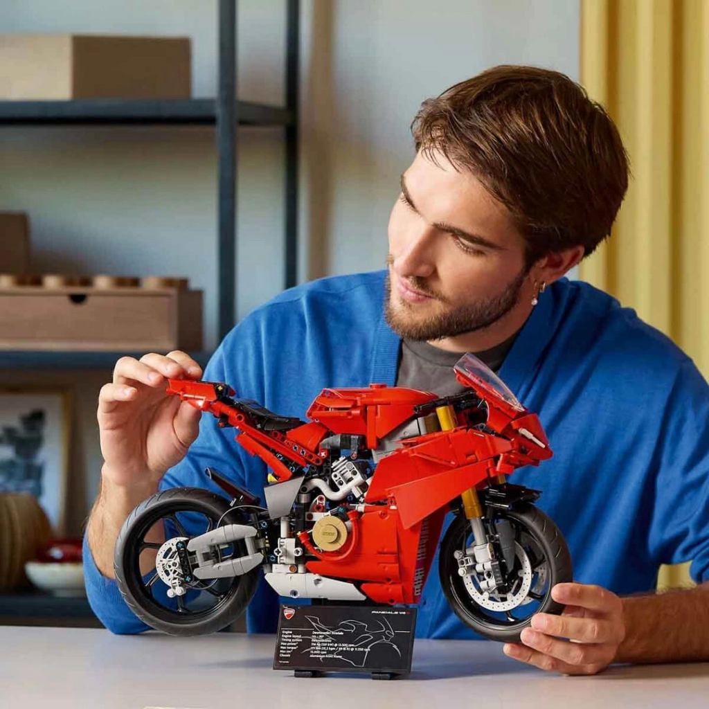 Nessiworld LEGO Technic Ducati Panigale V4 S Motosiklet 42202 Nessiworld LEGO Technic Ducati Panigale V4 S Motosiklet 42202