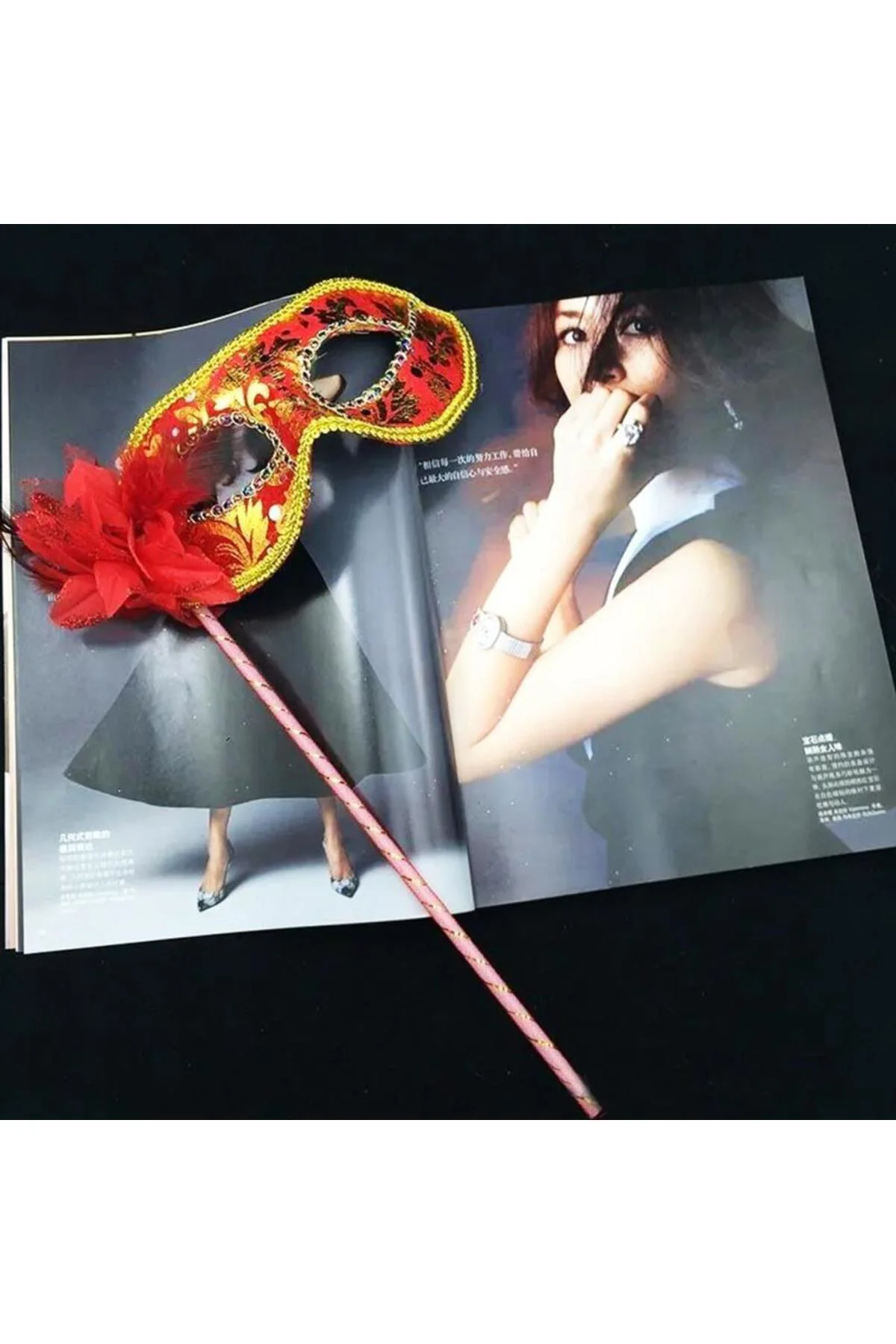 NessiWorld Lüks Saplı Maskeli Balo Maskesi Kırmızı Renk 35 cm