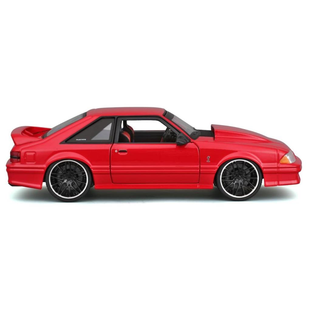 Nessiworld MAY 32549 1:24 1993 Ford Mustang SVT Cobra Model Araba Nessiworld MAY 32549 1:24 1993 Ford Mustang SVT Cobra Model Araba
