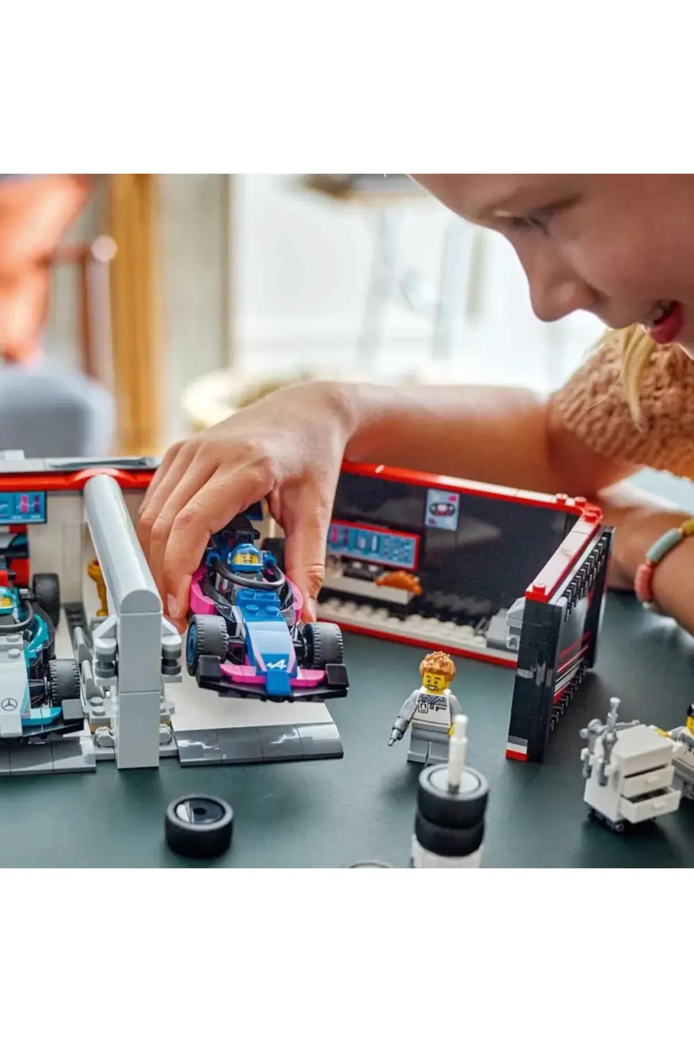 Nessiworld Yapı Oyuncak City F1 Garajı ve Mercedes-AMG ve Alpine