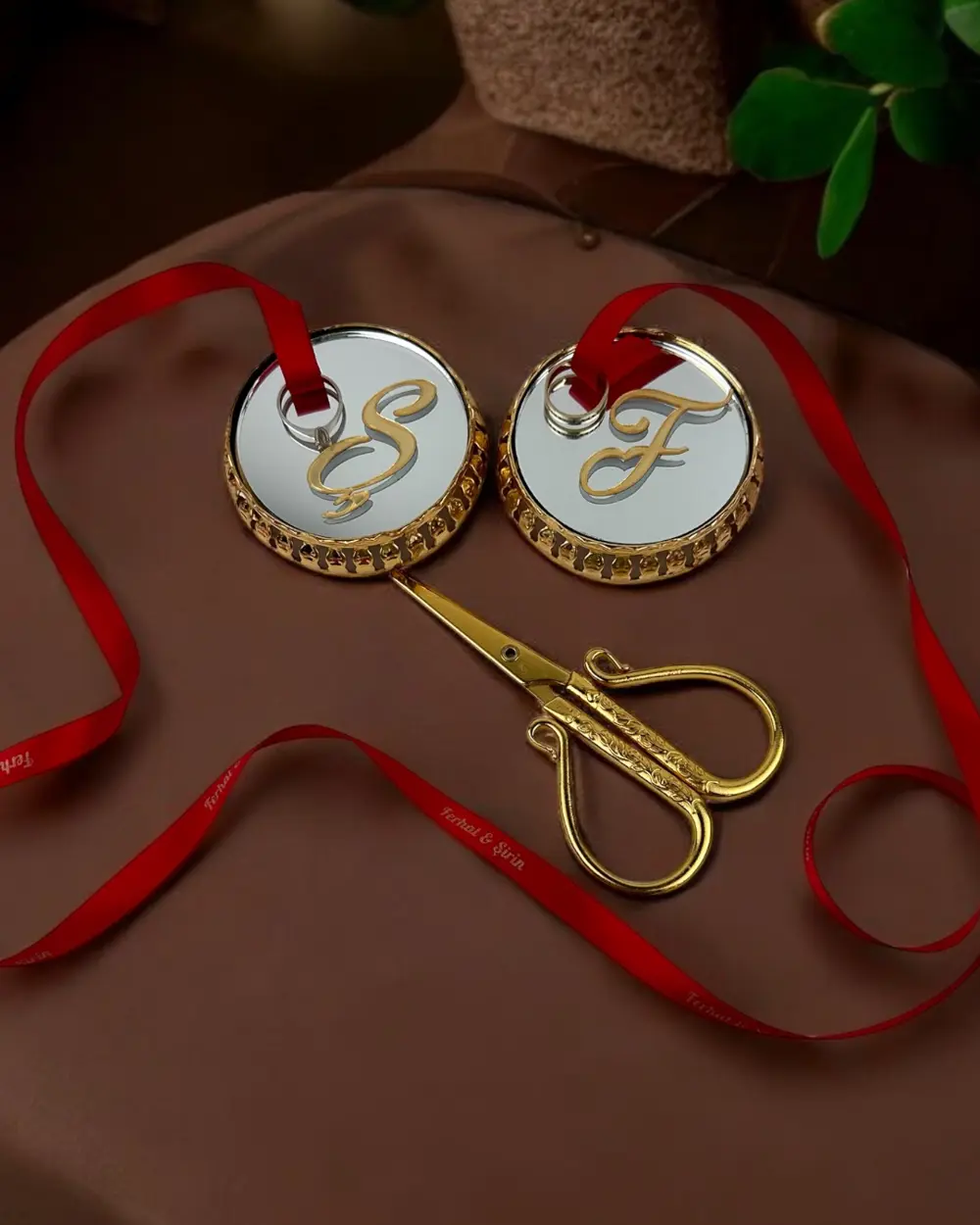 Neve Aynalı Yükselti ve Söz Makası Seti Neve Aynalı Yükselti ve Söz Makası Seti