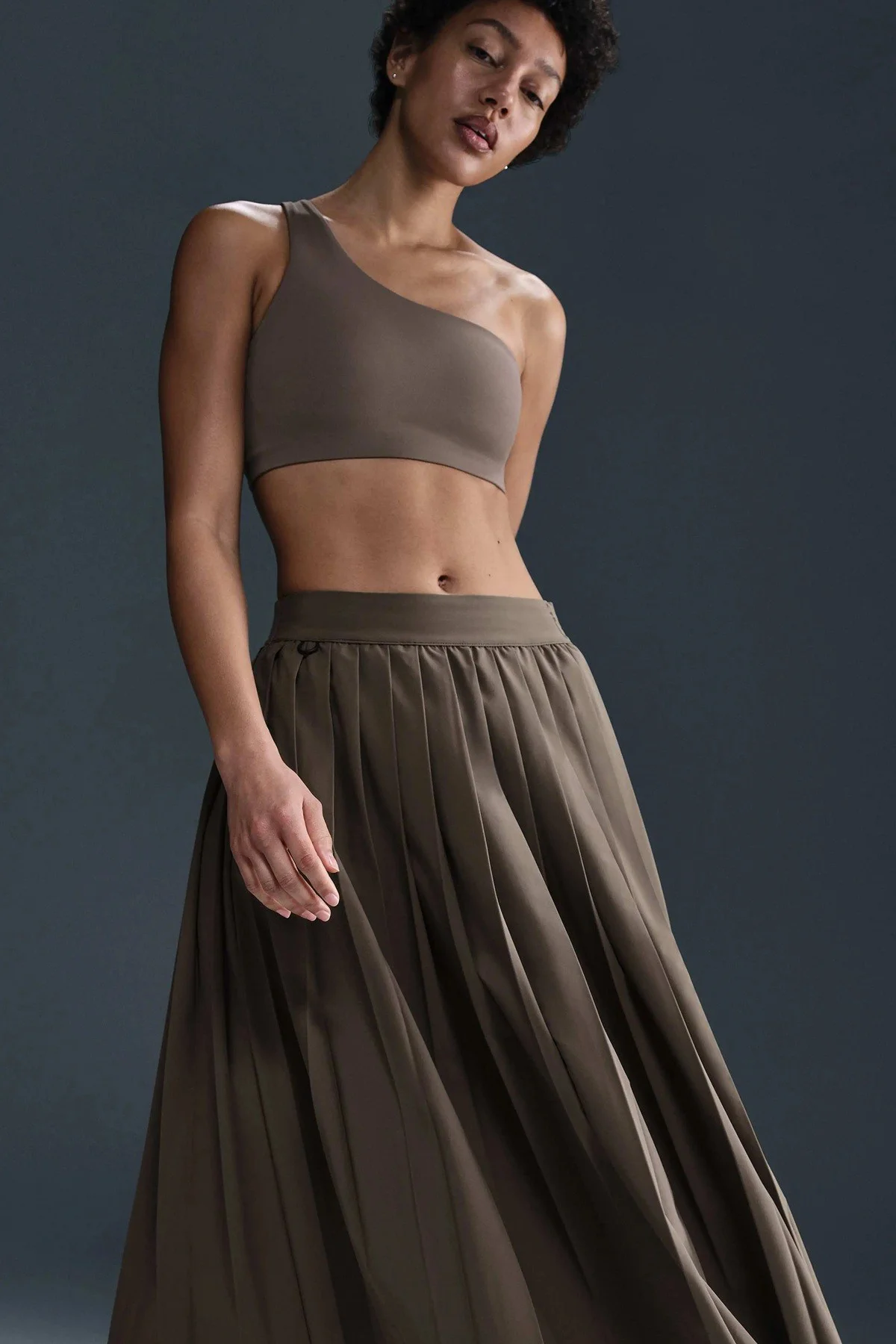 Nike 24.7 PerfectStretch Women's Dri Fit Pleated Skirt Kadın Esnek Dokuma Pileli Uzun Spor Etek Kahverengi