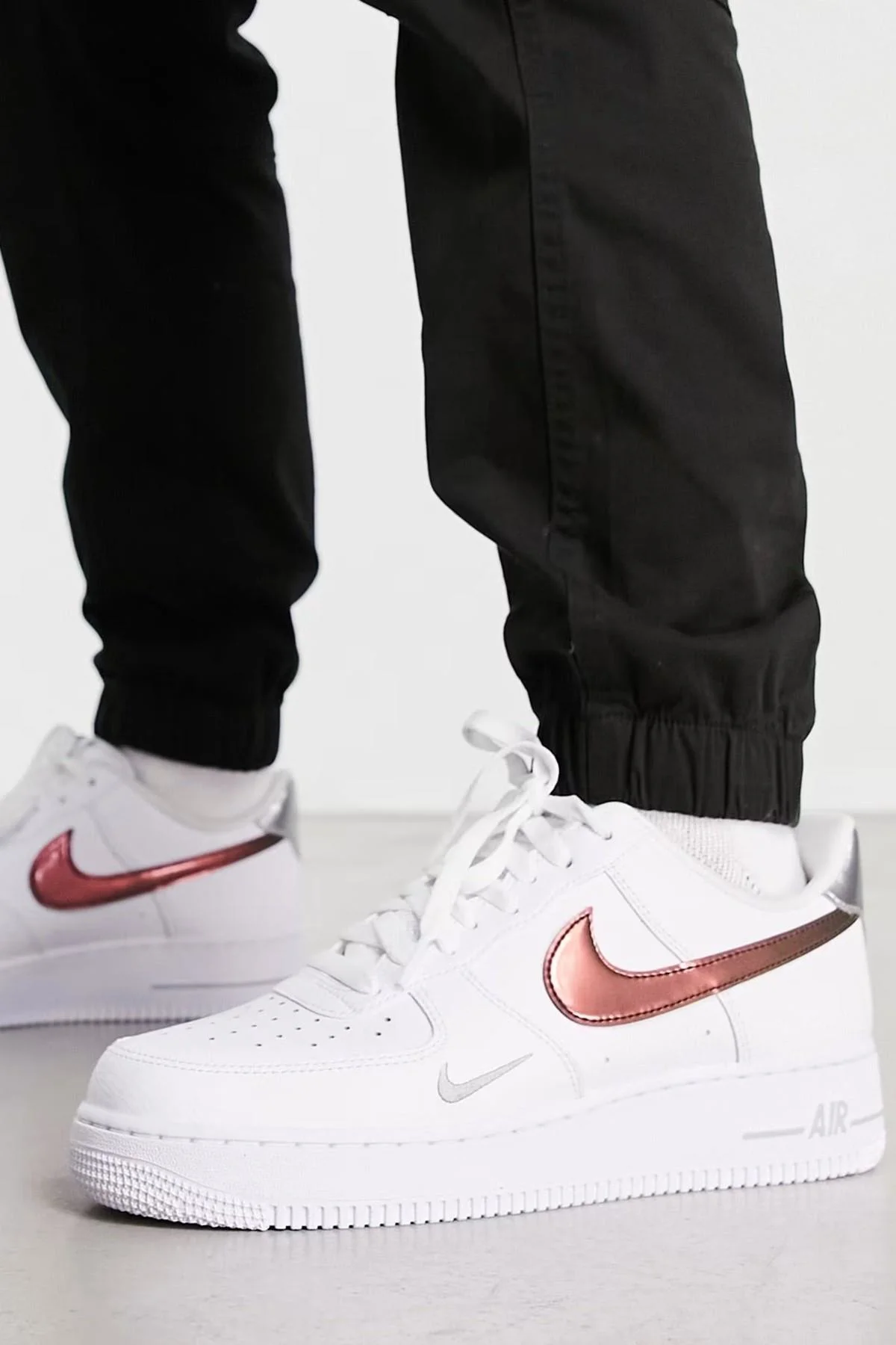 Nike Air Force 1 '07 Trainers White With Metallic Swoosh Leather Sneaker Hakiki Deri Erkek Günlük Spor Ayakkabı Beyaz