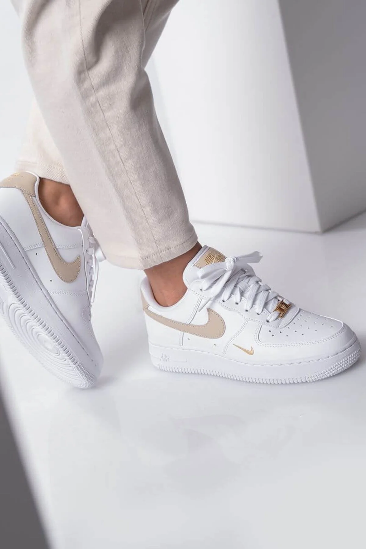 Nike Air Force 1 AF1 07 ESS Unisex Leather Sneaker Hakiki Deri Günlük Spor Ayakkabı Beyaz Bej Nike Air Force 1 AF1 07 ESS Unisex Leather Sneaker Hakiki Deri Günlük Spor Ayakkabı Beyaz Bej Fiyatı, Yorumları ve Özellikleri