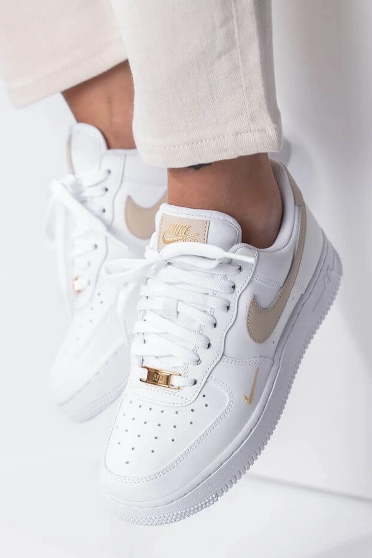 Nike Air Force 1 AF1 07 ESS Unisex Leather Sneaker Hakiki Deri Günlük Spor Ayakkabı Beyaz Bej Nike Air Force 1 AF1 07 ESS Unisex Leather Sneaker Hakiki Deri Günlük Spor Ayakkabı Beyaz Bej Fiyatı, Yorumları ve Özellikleri