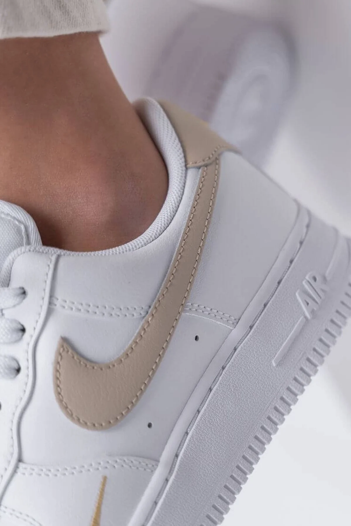 Nike Air Force 1 AF1 07 ESS Unisex Leather Sneaker Hakiki Deri Günlük Spor Ayakkabı Beyaz Bej Nike Air Force 1 AF1 07 ESS Unisex Leather Sneaker Hakiki Deri Günlük Spor Ayakkabı Beyaz Bej Fiyatı, Yorumları ve Özellikleri
