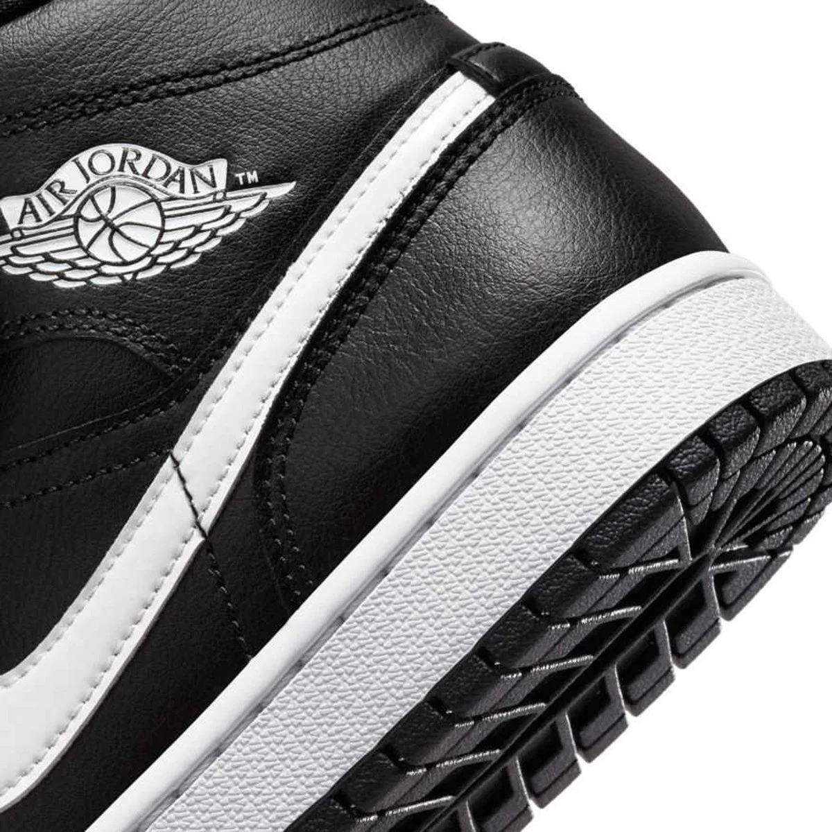 Nike Air Jordan 1 Mid Unisex Leather Sneaker Hakiki Deri Bilekli Günlük Spor Ayakkabı Siyah Nike Air Jordan 1 Mid Unisex Leather Sneaker Hakiki Deri Bilekli Günlük Spor Ayakkabı Siyah