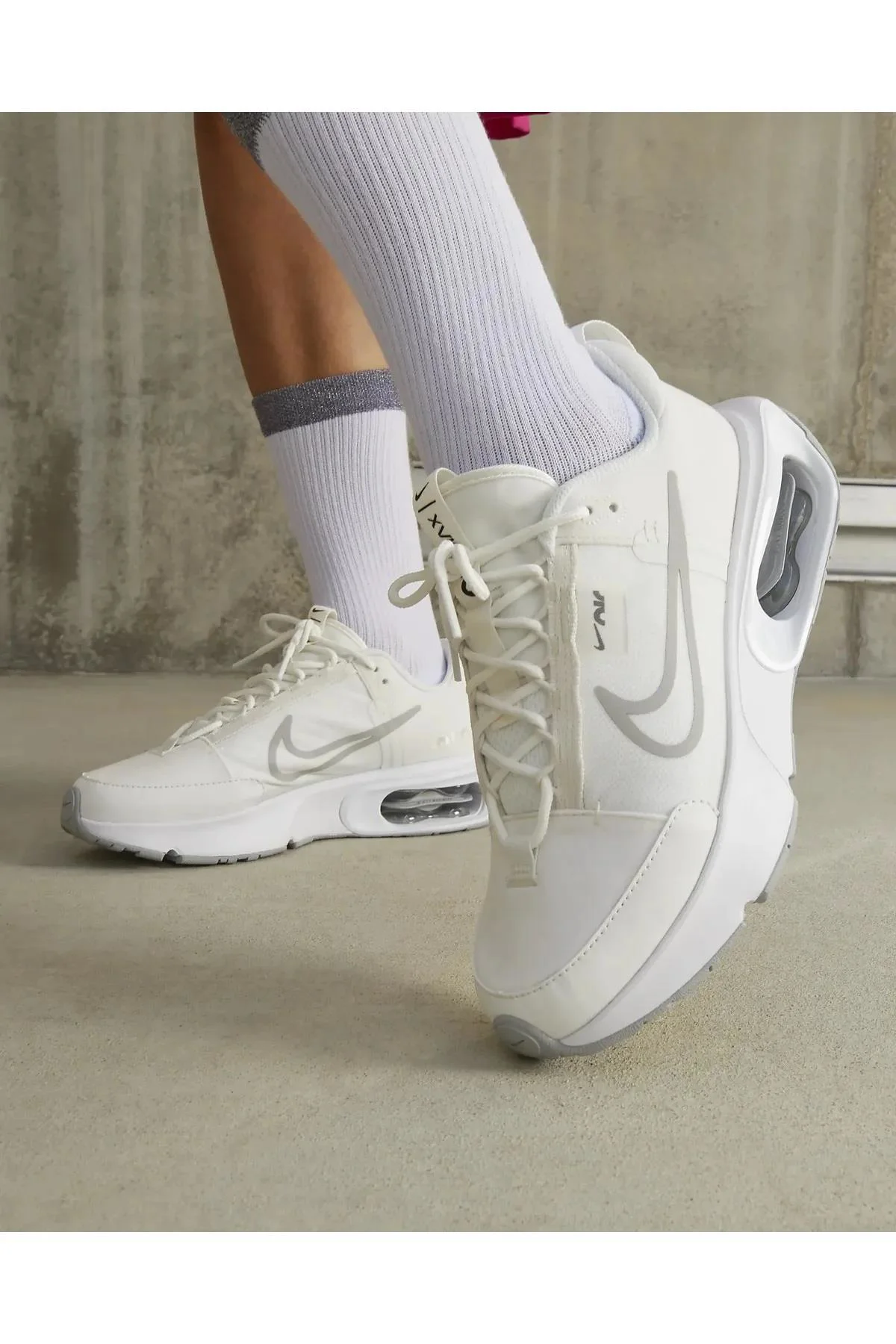Nike Air Max INTRLK Womens White Sneaker Kadın Günlük Spor Ayakkabı Beyaz Nike Air Max INTRLK Womens White Sneaker Kadın Günlük Spor Ayakkabı Beyaz Fiyatı, Yorumları ve Özellikleri