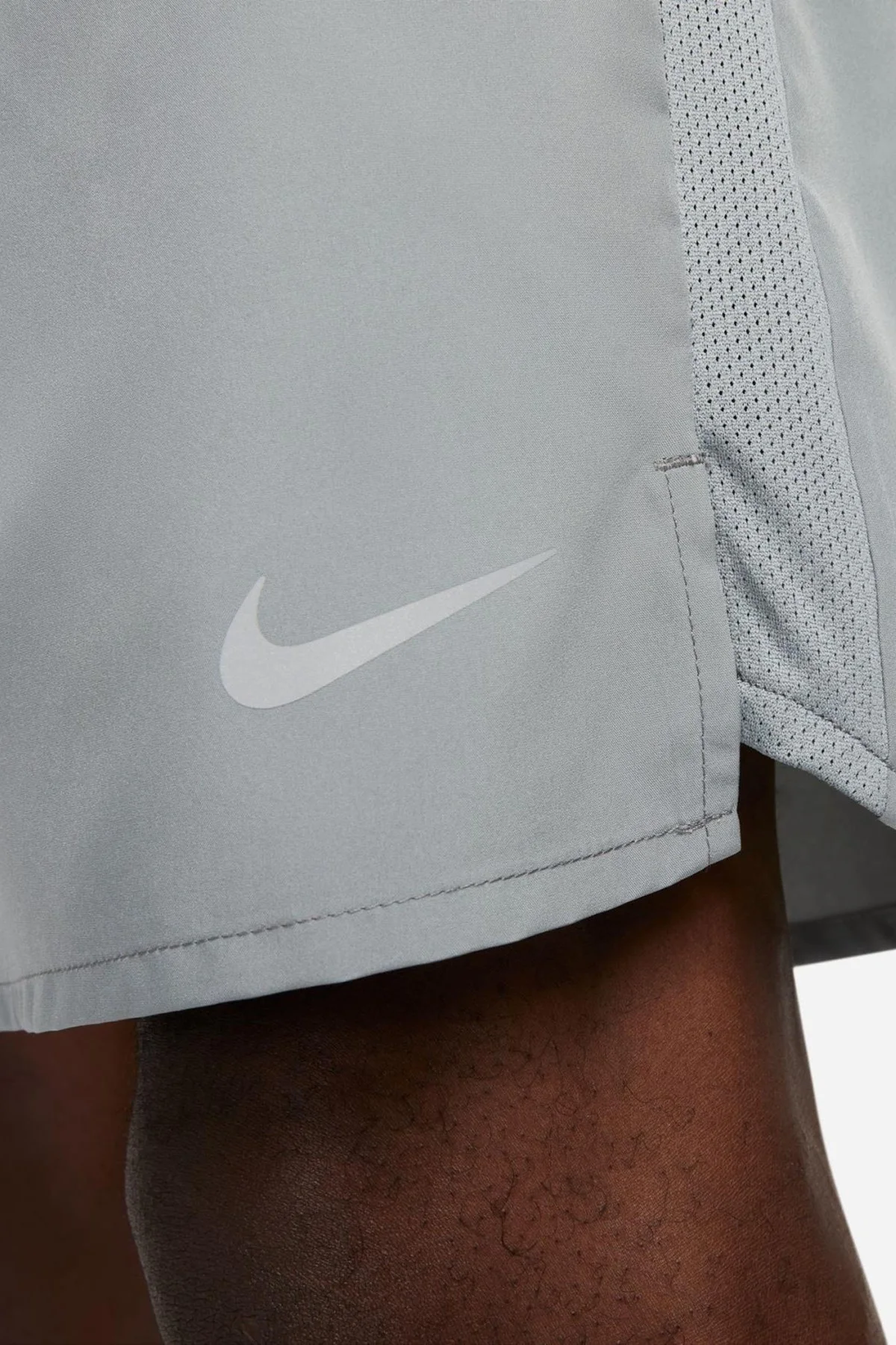 Nike Challenger Mens Running Shorts 9 İnç Reflektörlü Erkek Koşu Antreman Şortu Gri