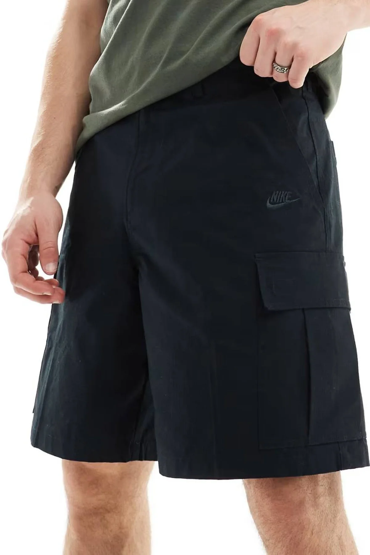 Nike Club Woven Cargo Short in Black Erkek Dokuma Kargo Cepli Şort Siyah Nike Club Woven Cargo Short in Black Erkek Dokuma Kargo Cepli Şort Siyah