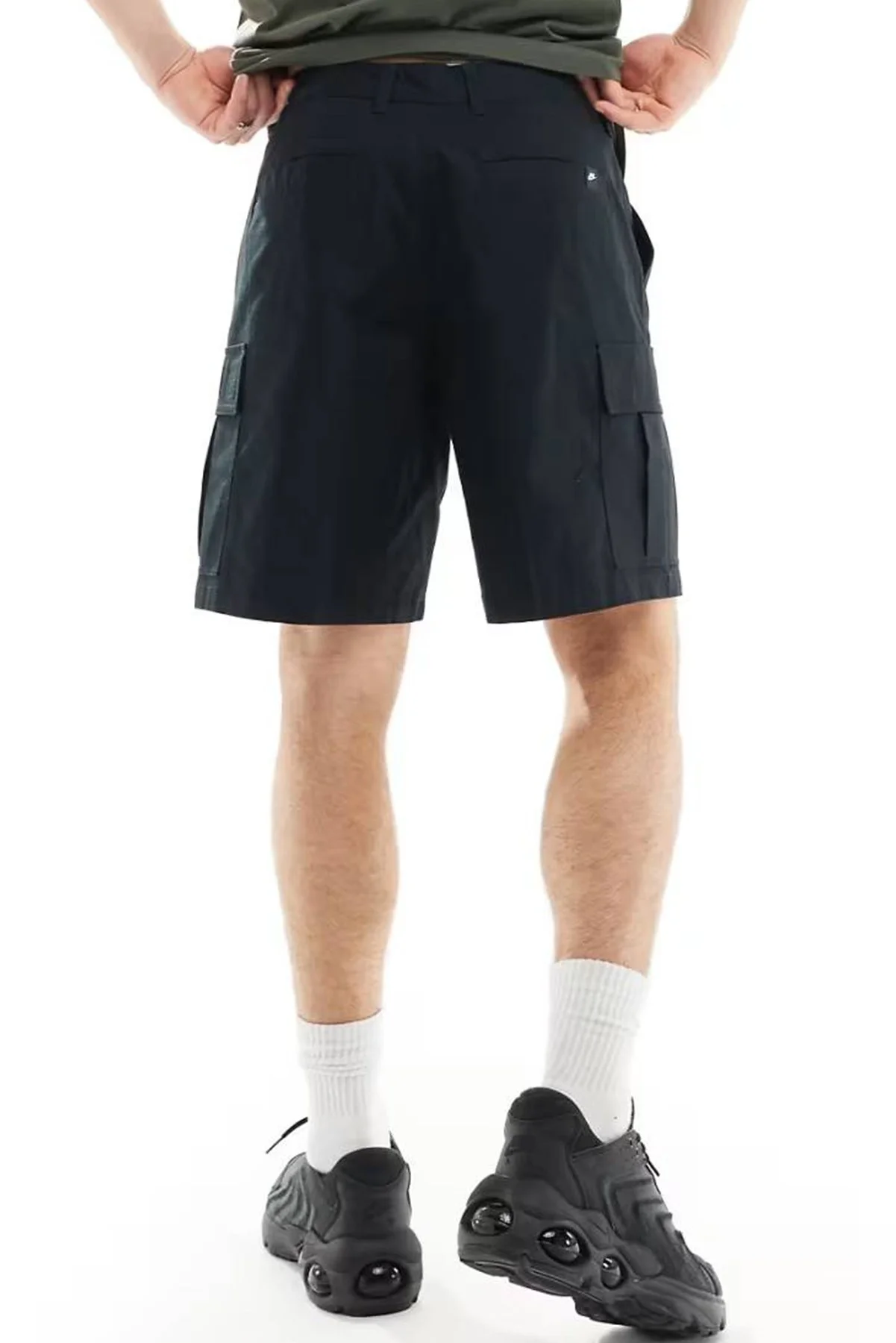Nike Club Woven Cargo Short in Black Erkek Dokuma Kargo Cepli Şort Siyah Nike Club Woven Cargo Short in Black Erkek Dokuma Kargo Cepli Şort Siyah