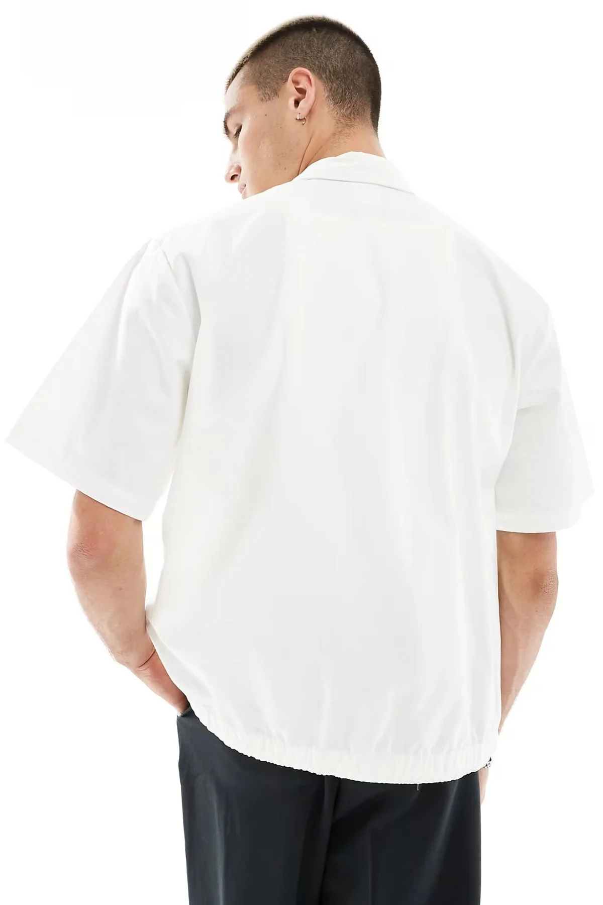 Nike Club Woven Loose Fit Short Sleeve Shirt in White Erkek Bol Kesim Dokuma Kısa Kollu Spor Gömlek Beyaz Nike Club Woven Loose Fit Short Sleeve Shirt in White Erkek Bol Kesim Dokuma Kısa Kollu Spor Gömlek Beyaz