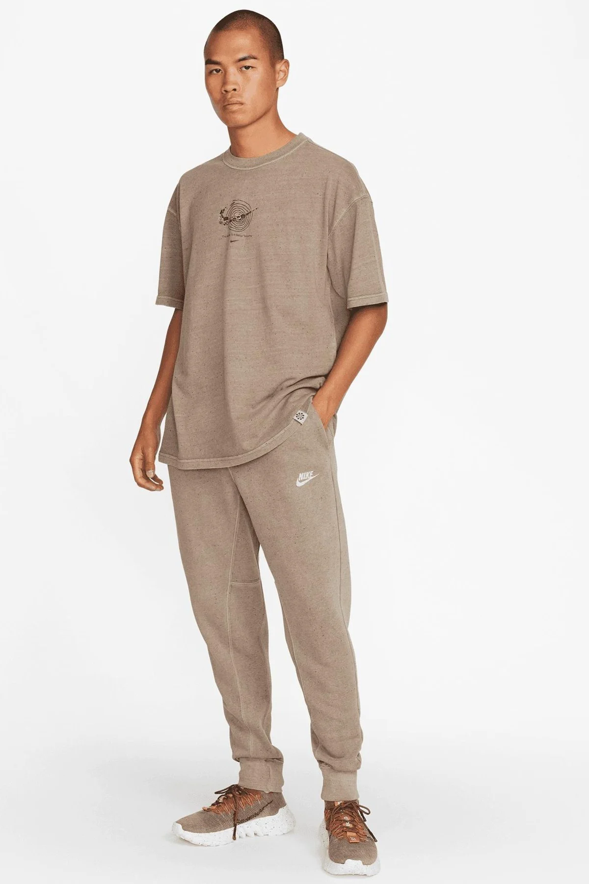 Nike Club+Revival Mens Pant Lastik Paçalı Erkek Günlük Eşofman Alt Kahverengi Nike Club+Revival Mens Pant Lastik Paçalı Erkek Günlük Eşofman Alt Kahverengi