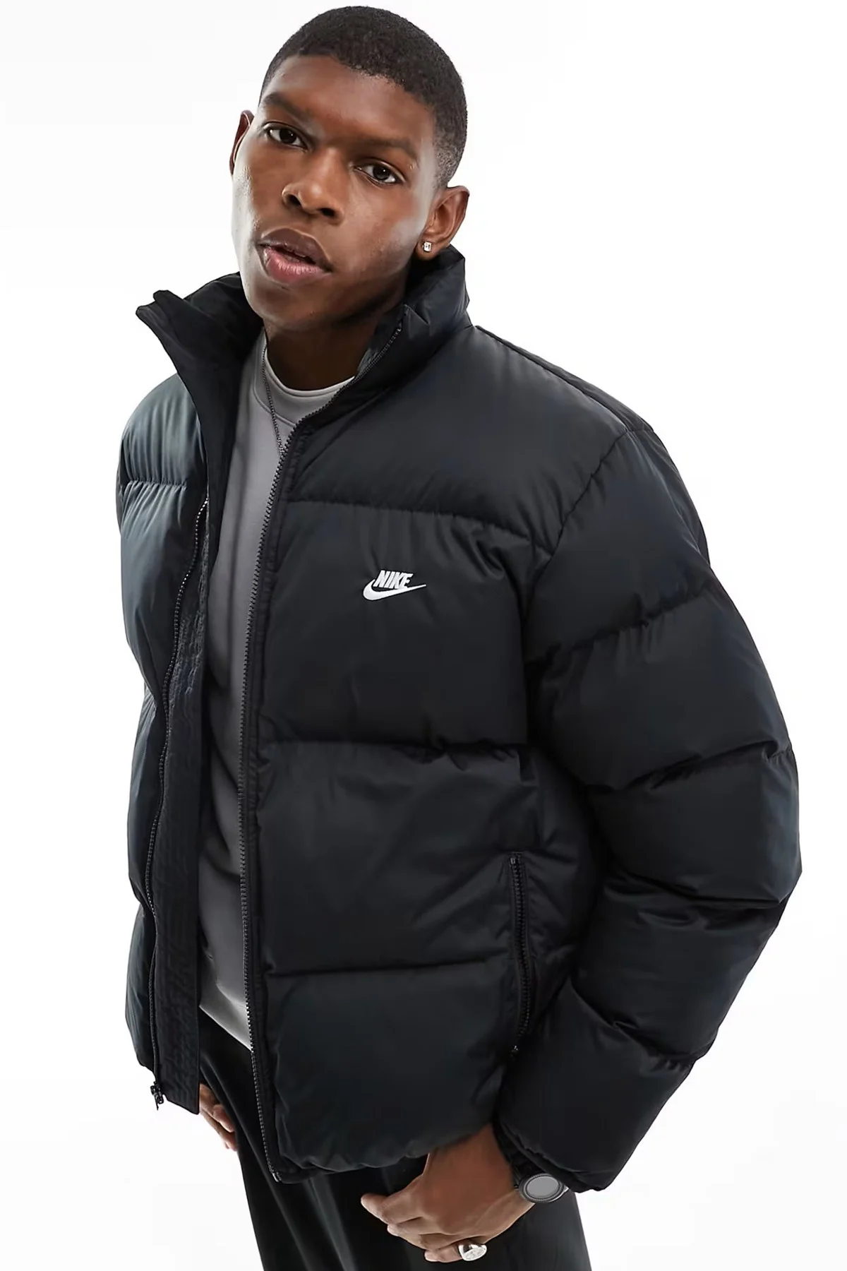 Nike Clup Puffer Synthetic Fill Full Zip Loose Fit Men's Jacket Erkek Bol Kesim Suitici Mont Siyah Nike Clup Puffer Synthetic Fill Full Zip Loose Fit Men's Jacket Erkek Bol Kesim Suitici Mont Siyah
