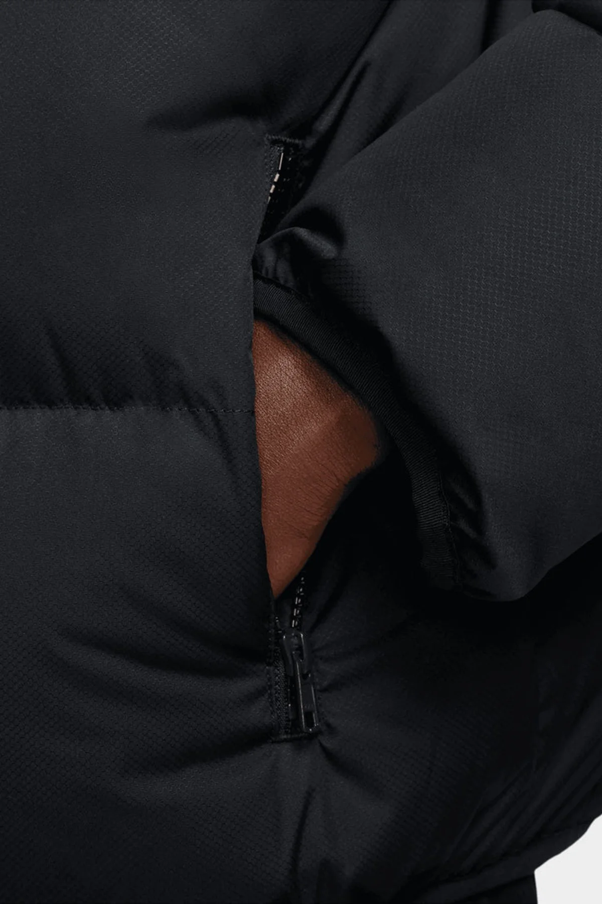 Nike Clup Puffer Synthetic Fill Full Zip Loose Fit Men's Jacket Erkek Bol Kesim Suitici Mont Siyah Nike Clup Puffer Synthetic Fill Full Zip Loose Fit Men's Jacket Erkek Bol Kesim Suitici Mont Siyah