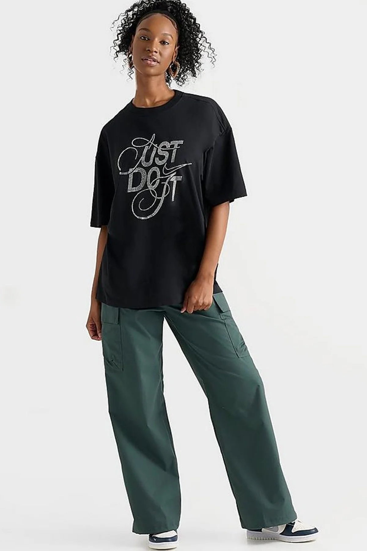 Nike Dance Oversize Ss Tee Kadın Oversize Büyük Beden Taş İşlemeli Tişört Siyah Nike Dance Oversize Ss Tee Kadın Oversize Büyük Beden Taş İşlemeli Tişört Siyah Fiyatı, Yorumları ve Özellikleri
