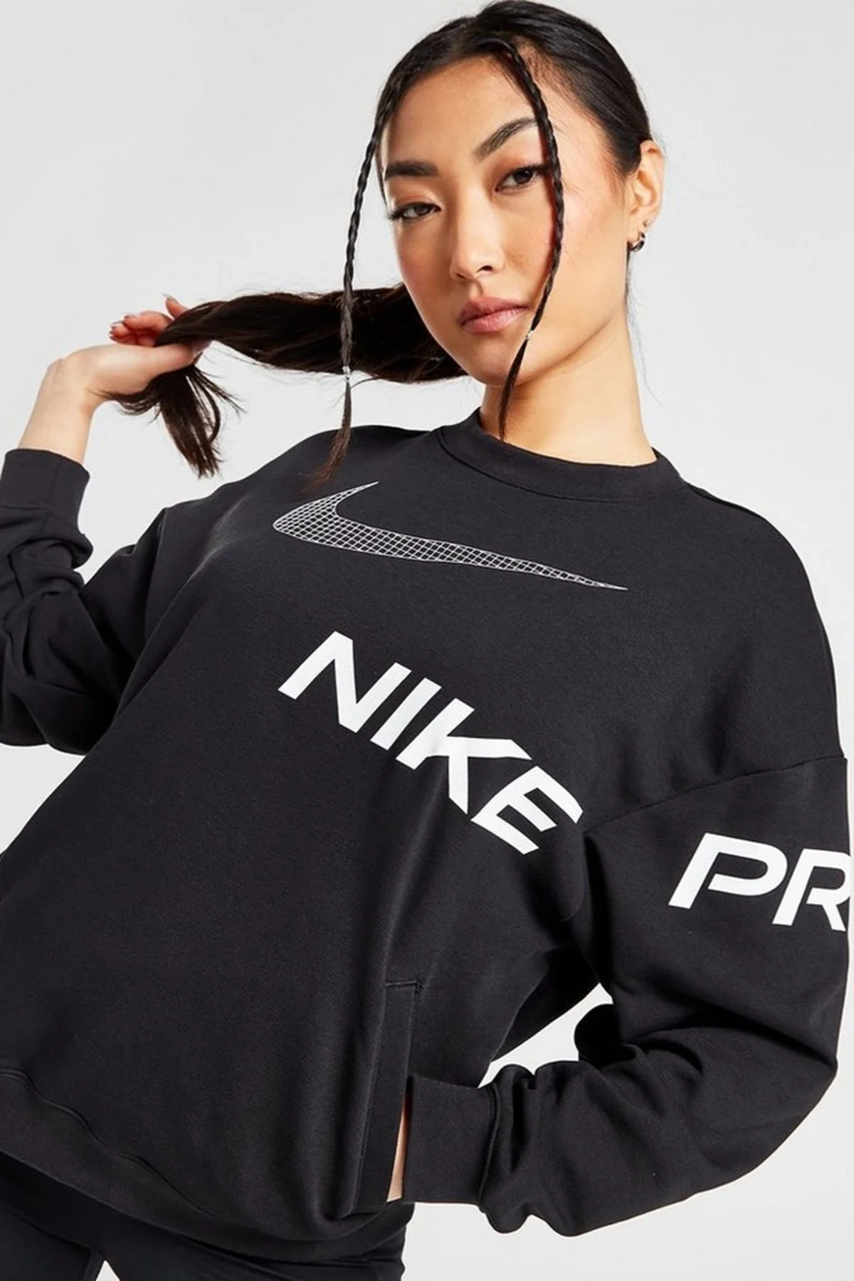Nike Dri-Fit French Terry Graphic Running Womens Sweatshirt Kadın Cepli Bol Kesim Koşu Sweatshirt Siyah Nike Dri-Fit French Terry Graphic Running Womens Sweatshirt Kadın Cepli Bol Kesim Koşu Sweatshirt Siyah