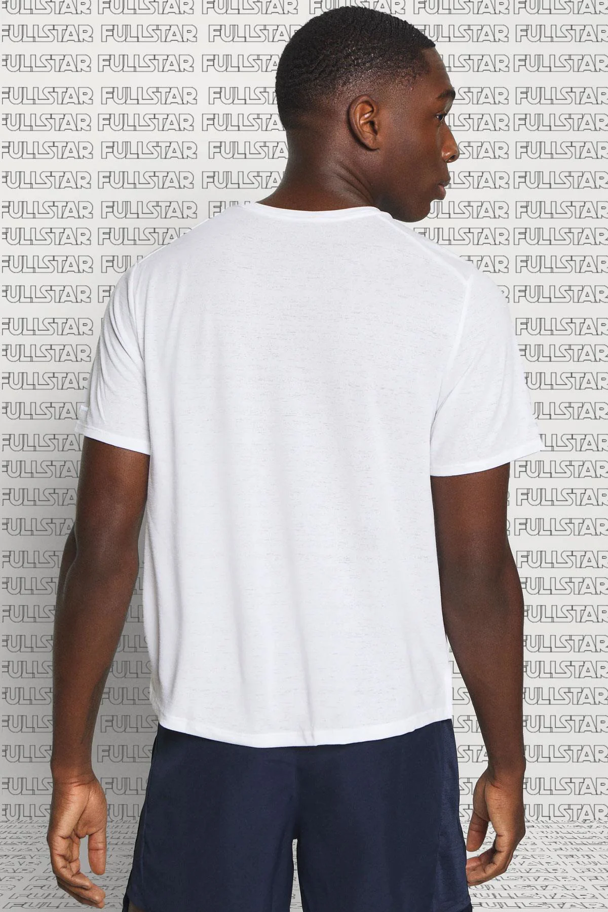 Nike Dri Fit Miler White T-Shirt Reflektörlü Amblemli Beyaz Erkek Koşu Spor Tişörtü Nike Dri Fit Miler White T-Shirt Reflektörlü Amblemli Beyaz Erkek Koşu Spor Tişörtü Fiyatı, Yorumları ve Özellikleri