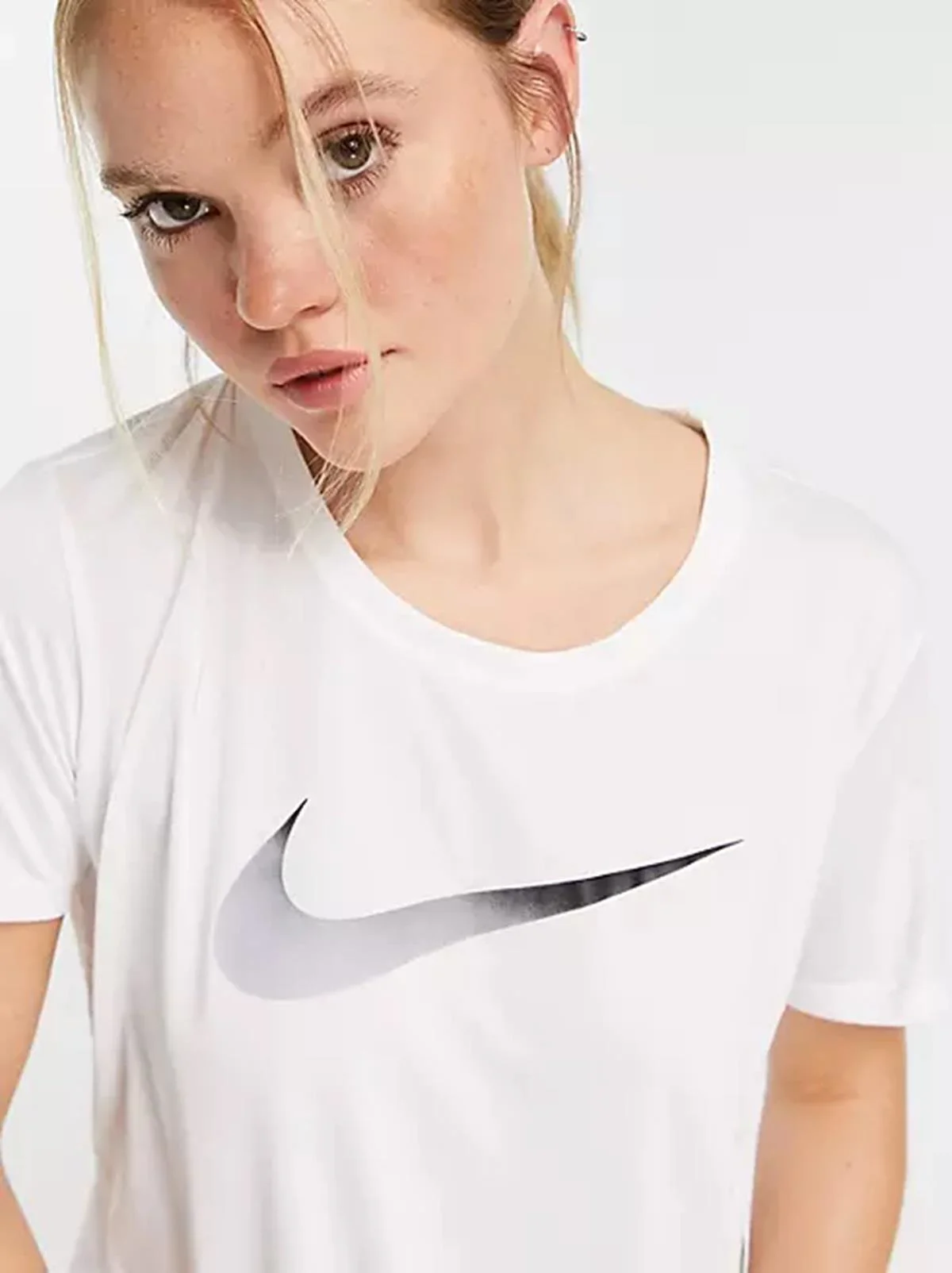 Nike Dri Fit Tee Training Running Tee Sırt Hava Panelli Koşu Spor Antrenman Tişörtü Beyaz Nike Dri Fit Tee Training Running Tee Sırt Hava Panelli Koşu Spor Antrenman Tişörtü Beyaz