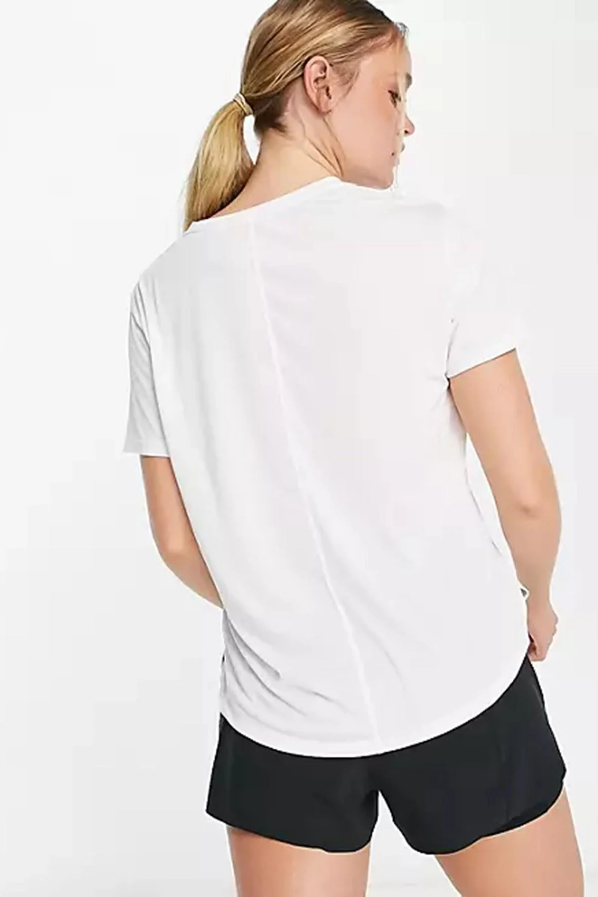 Nike Dri Fit Tee Training Running Tee Sırt Hava Panelli Koşu Spor Antrenman Tişörtü Beyaz Nike Dri Fit Tee Training Running Tee Sırt Hava Panelli Koşu Spor Antrenman Tişörtü Beyaz