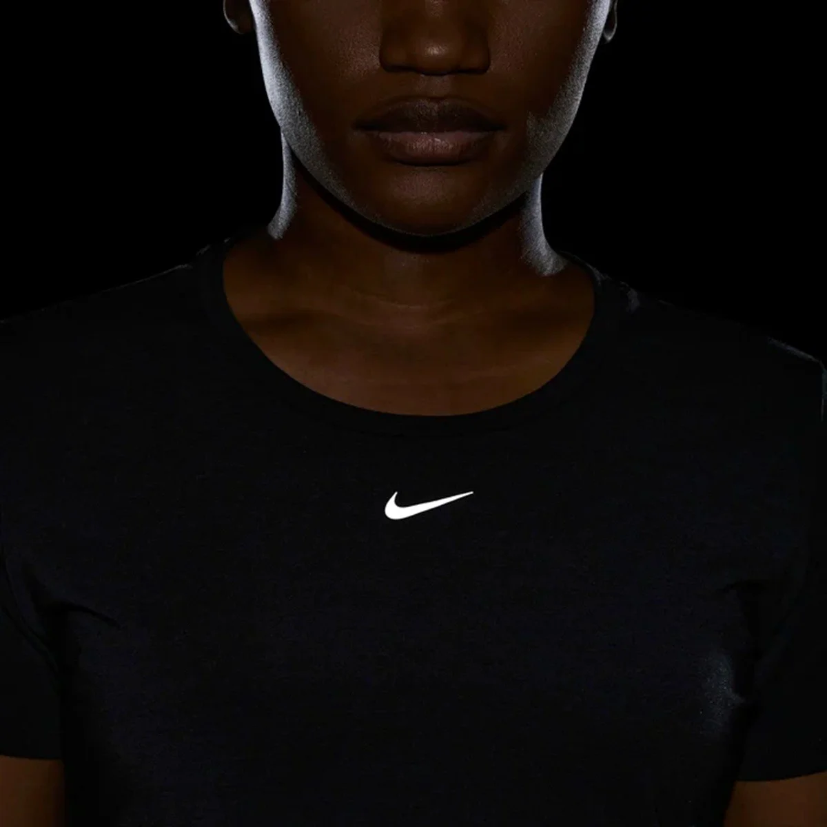 Nike Dri Fit UV One Luxe Women's T-shirt Top Kadın Reflektörlü Koşu Antrenman Tişörtü Siyah Fiyatı, Yorumları ve Özellikleri