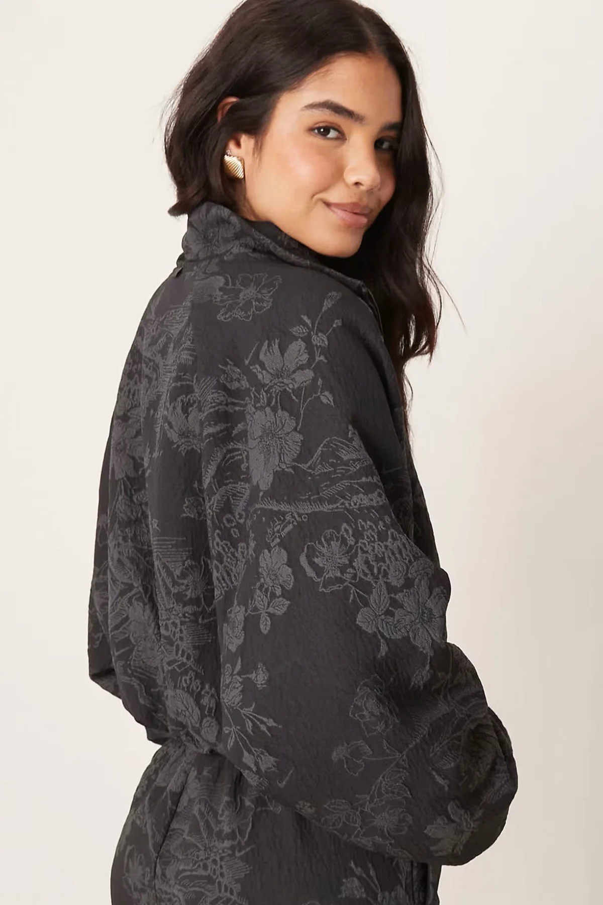 Nike Full Zip Jacquard Print Track Oversize Jacket Kadın Oversize Jakarlı Baskılı Kısa Spor Ceket Siyah Nike Full Zip Jacquard Print Track Oversize Jacket Kadın Oversize Jakarlı Baskılı Kısa Spor Ceket Siyah Fiyatı, Yorumları ve Özellikleri