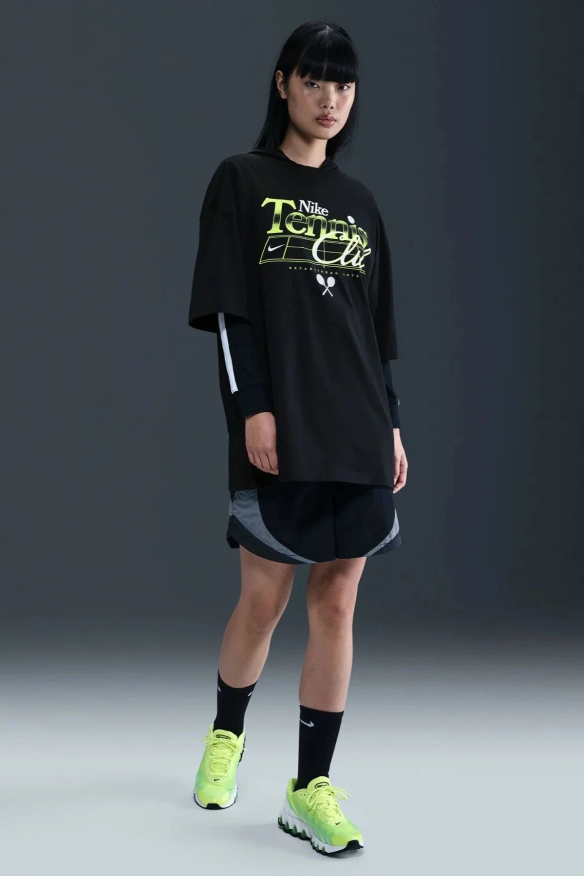 Nike GFX Womens Oversize Tee Grafik Baskılı Bol Kesim Kadın Günlük Tişört Siyah Nike GFX Womens Oversize Tee Grafik Baskılı Bol Kesim Kadın Günlük Tişört Siyah Fiyatı, Yorumları ve Özellikleri