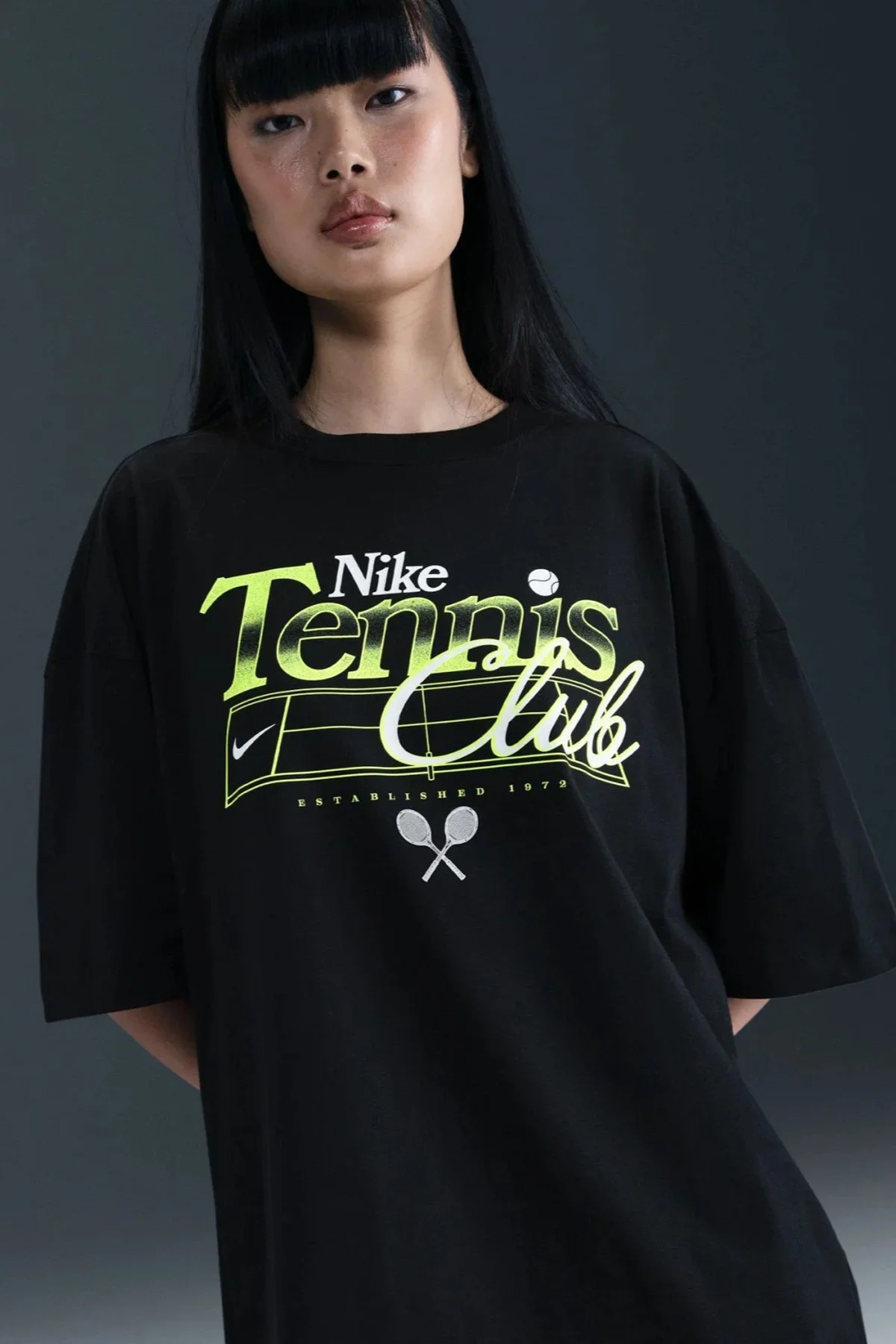 Nike GFX Womens Oversize Tee Grafik Baskılı Bol Kesim Kadın Günlük Tişört Siyah Nike GFX Womens Oversize Tee Grafik Baskılı Bol Kesim Kadın Günlük Tişört Siyah Fiyatı, Yorumları ve Özellikleri