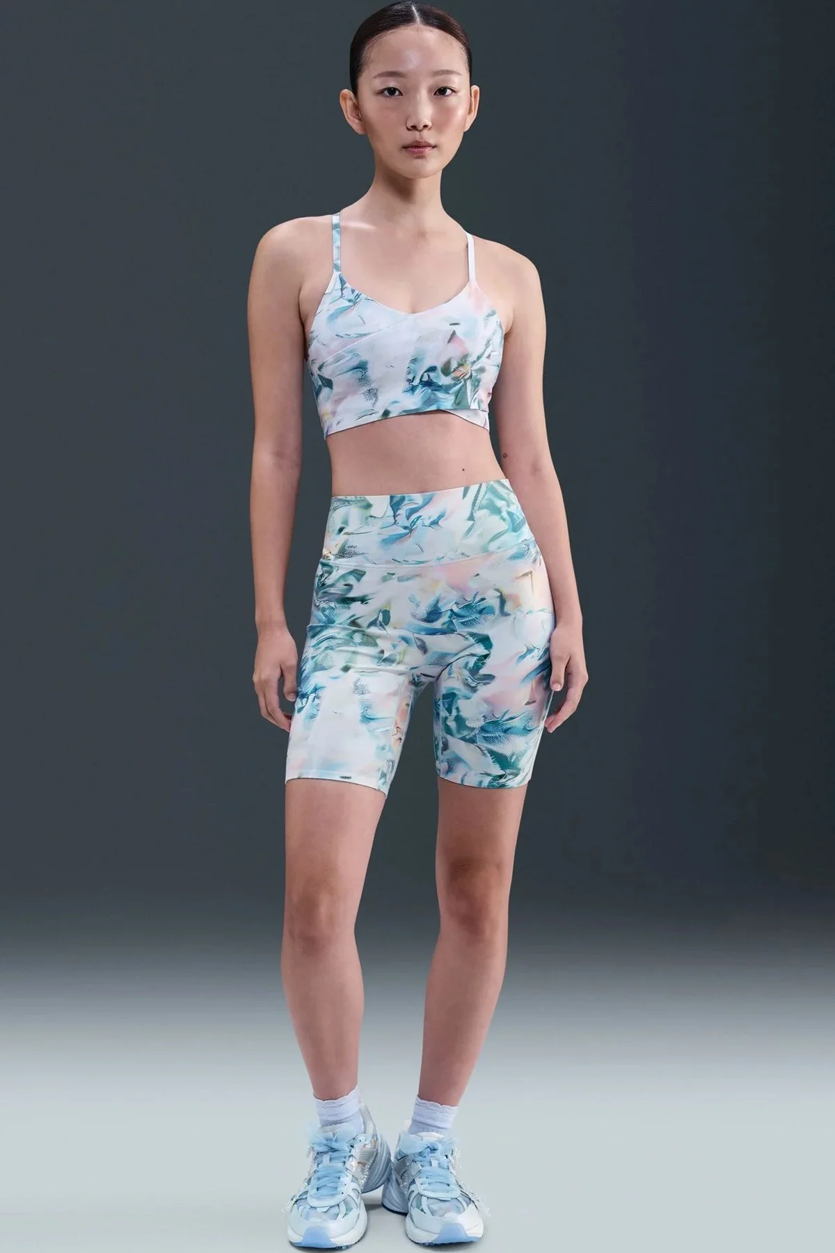 Nike Indy Women's Artist Collection Light-Support Padded Wrap Sports Bra Kadın Dolgulu Sargılı Spor Sütyen Yeşil