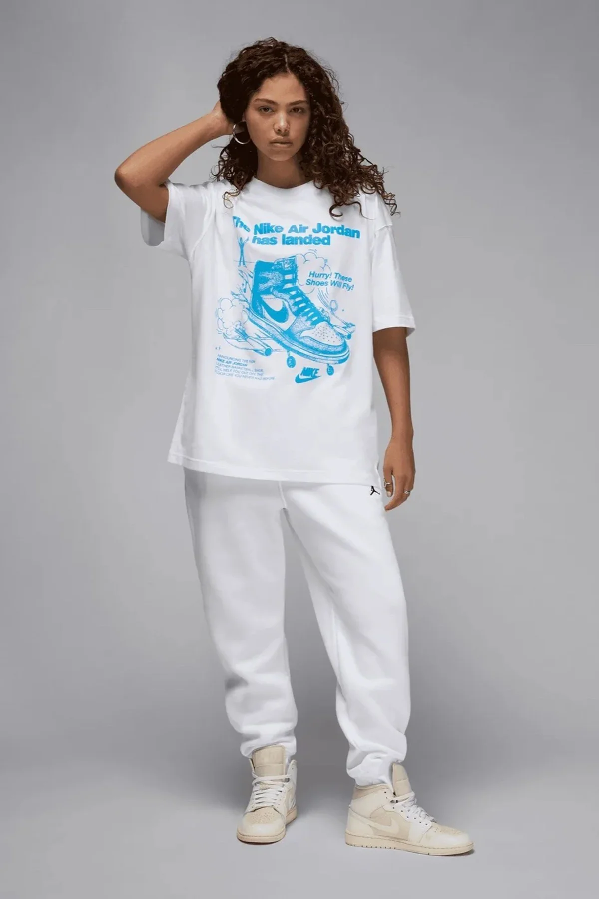 Nike Jordan Brand Sneaker Graphic White Oversized Short-Sleeve Tshirt Kadın Tişört Beyaz Nike Jordan Brand Sneaker Graphic White Oversized Short-Sleeve Tshirt Kadın Tişört Beyaz Fiyatı, Yorumları ve Özellikleri