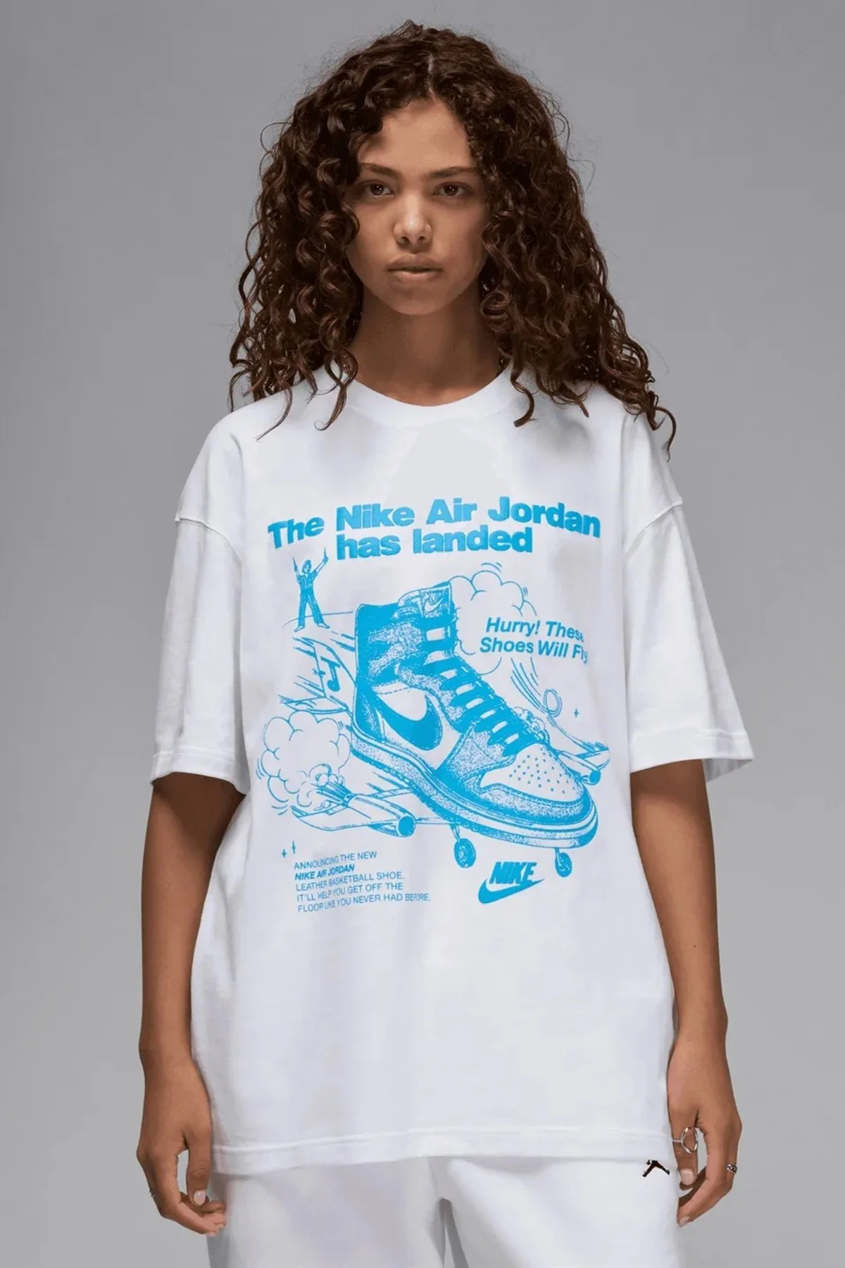 Nike Jordan Brand Sneaker Graphic White Oversized Short-Sleeve Tshirt Kadın Tişört Beyaz Nike Jordan Brand Sneaker Graphic White Oversized Short-Sleeve Tshirt Kadın Tişört Beyaz Fiyatı, Yorumları ve Özellikleri