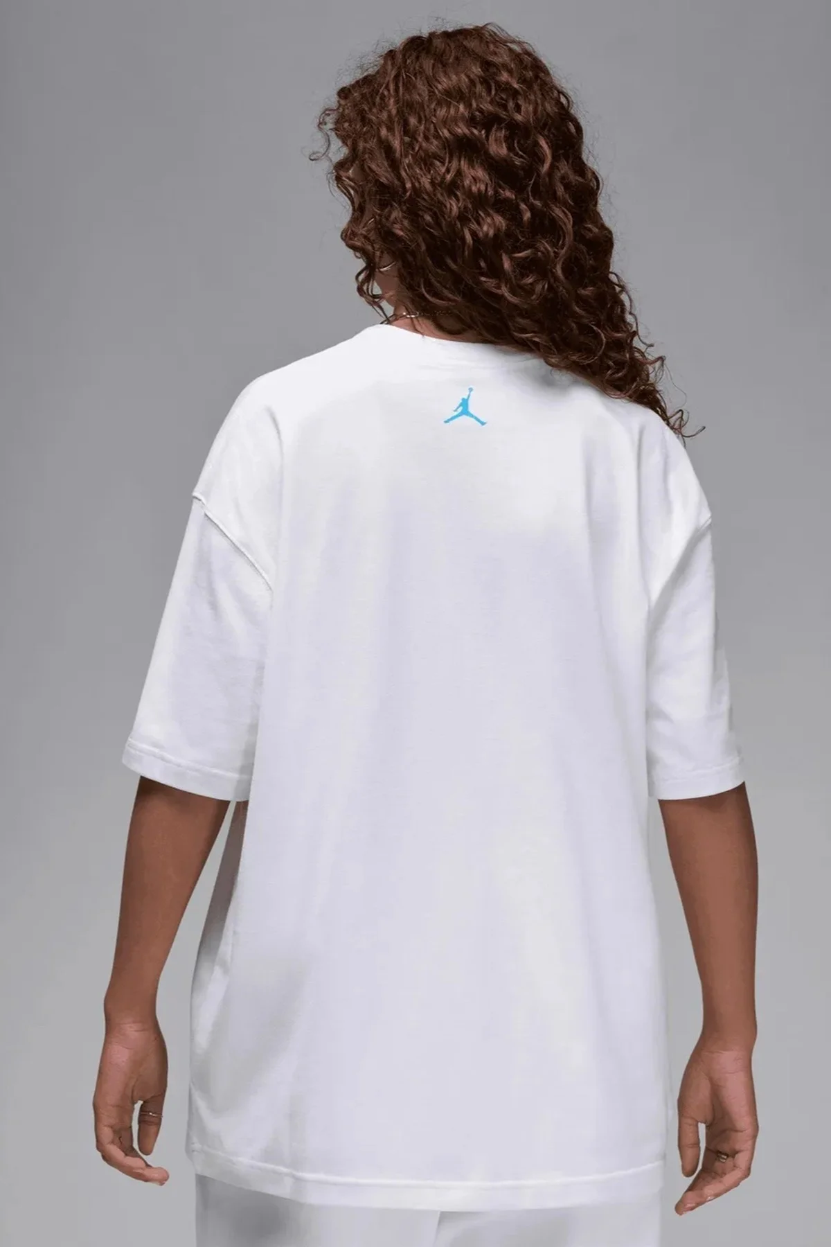 Nike Jordan Brand Sneaker Graphic White Oversized Short-Sleeve Tshirt Kadın Tişört Beyaz Nike Jordan Brand Sneaker Graphic White Oversized Short-Sleeve Tshirt Kadın Tişört Beyaz Fiyatı, Yorumları ve Özellikleri