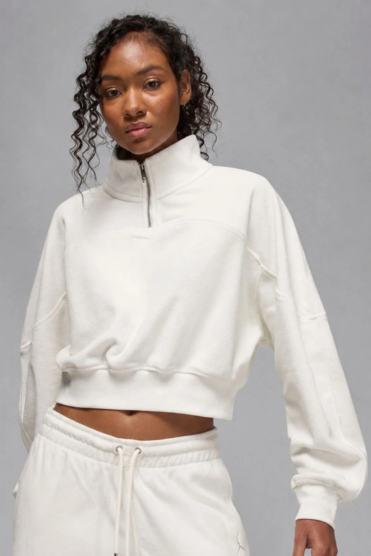 Nike Jordan Fleece Essential Çeyrek Fermuarlı Kadın Dik Yaka Sweatshirt Beyaz Nike Jordan Fleece Essential Çeyrek Fermuarlı Kadın Dik Yaka Sweatshirt Beyaz Fiyatı, Yorumları ve Özellikleri