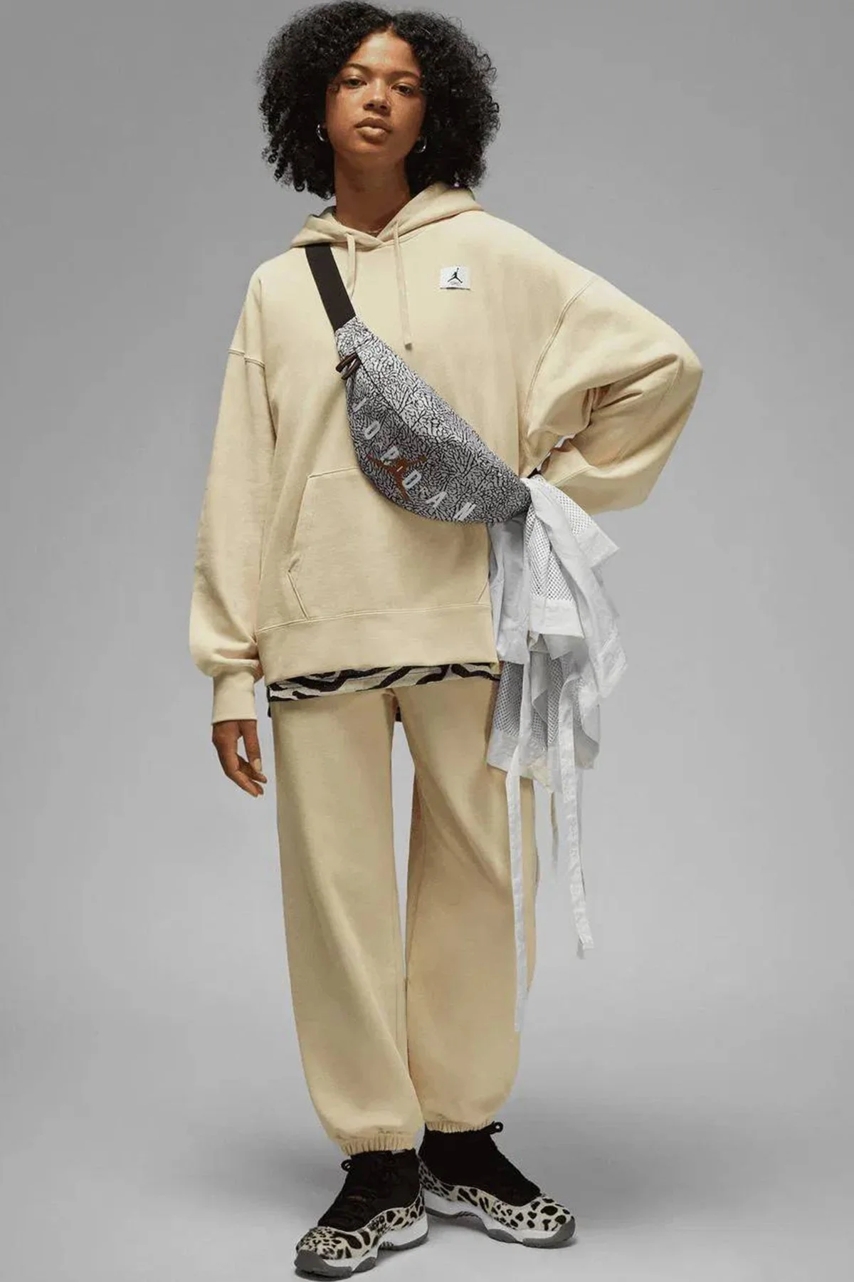 Nike Jordan Flight Fleece Oversize Hoodie Kadın Kapüşonlu Oversize Sweatshirt Bej Nike Jordan Flight Fleece Oversize Hoodie Kadın Kapüşonlu Oversize Sweatshirt Bej