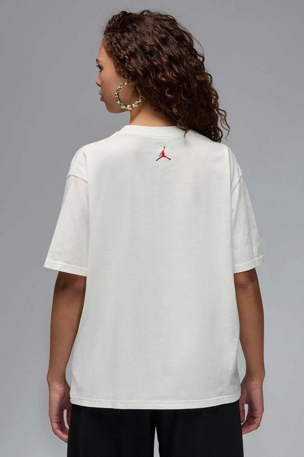 Nike Jordan Graphic 40 Loose Fit Womens Tee Grafik Baskılı Bol Kesim Pamuklu Kadın Tişört Krem