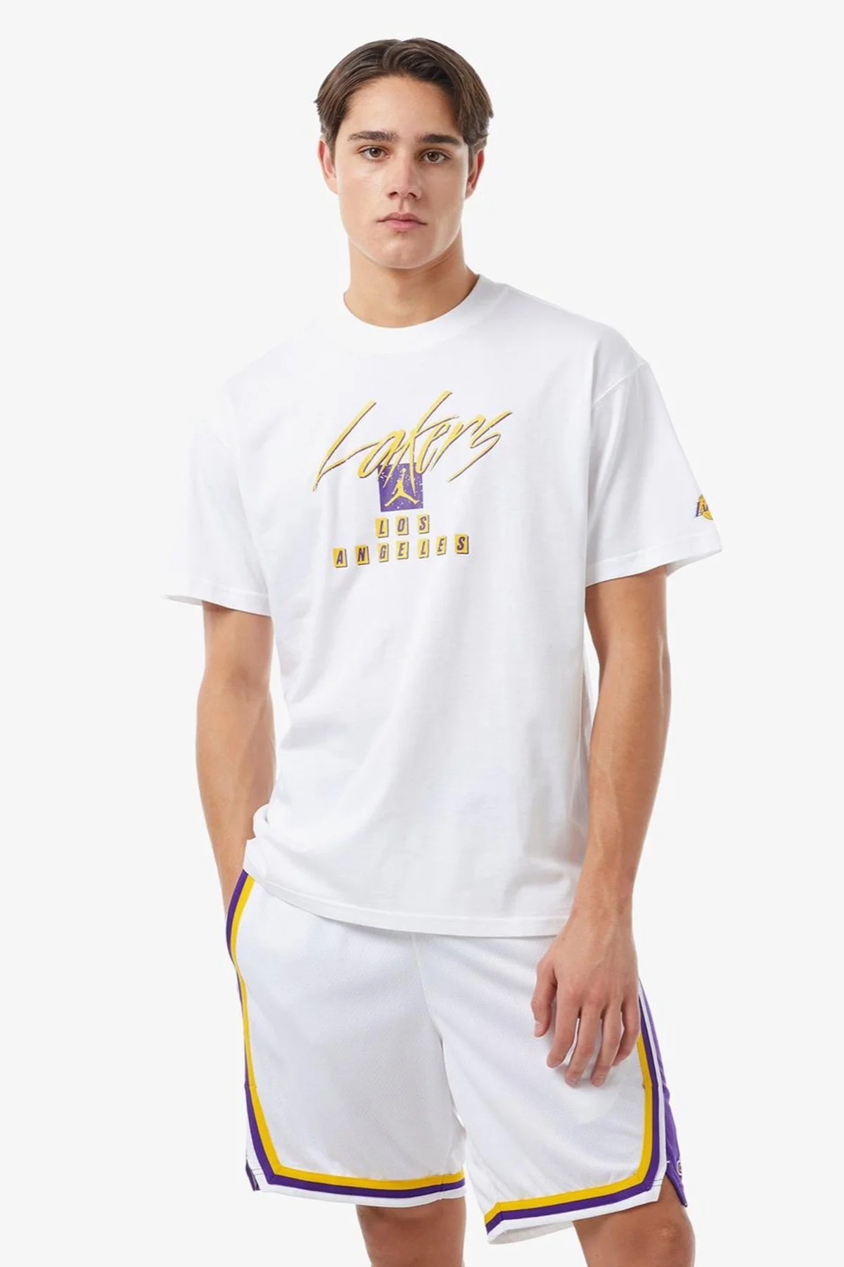 Nike Jordan Los Angeles Lakers Courtside Statement Edition NBA Mens Tee Loose Fit Grafik Baskılı Erkek Tişört Beyaz Nike Jordan Los Angeles Lakers Courtside Statement Edition NBA Mens Tee Loose Fit Grafik Baskılı Erkek Tişört Beyaz