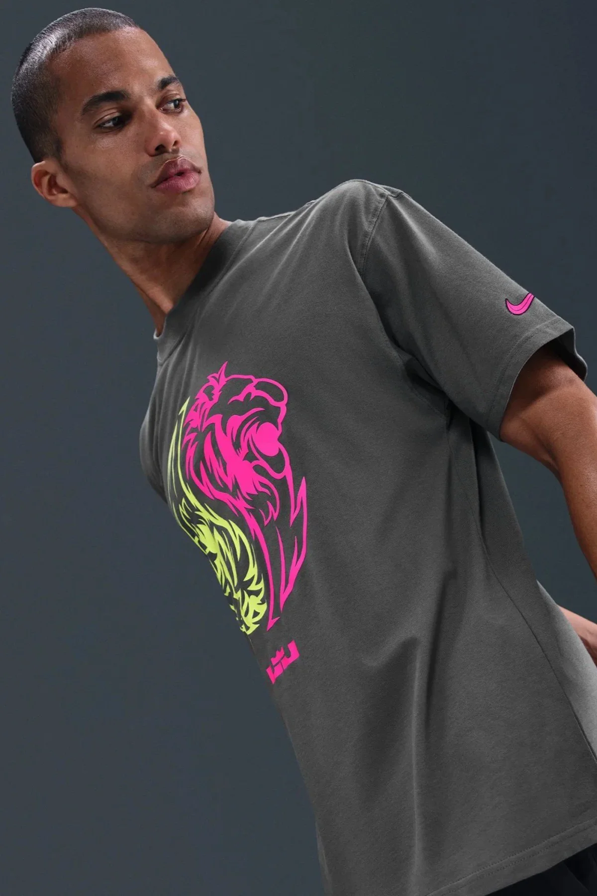 Nike LeBron Max 90 Loose Fit Mens Tee Bol Kesim Grafik Baskılı Erkek Tişört Antrasit Fiyatı, Yorumları ve Özellikleri