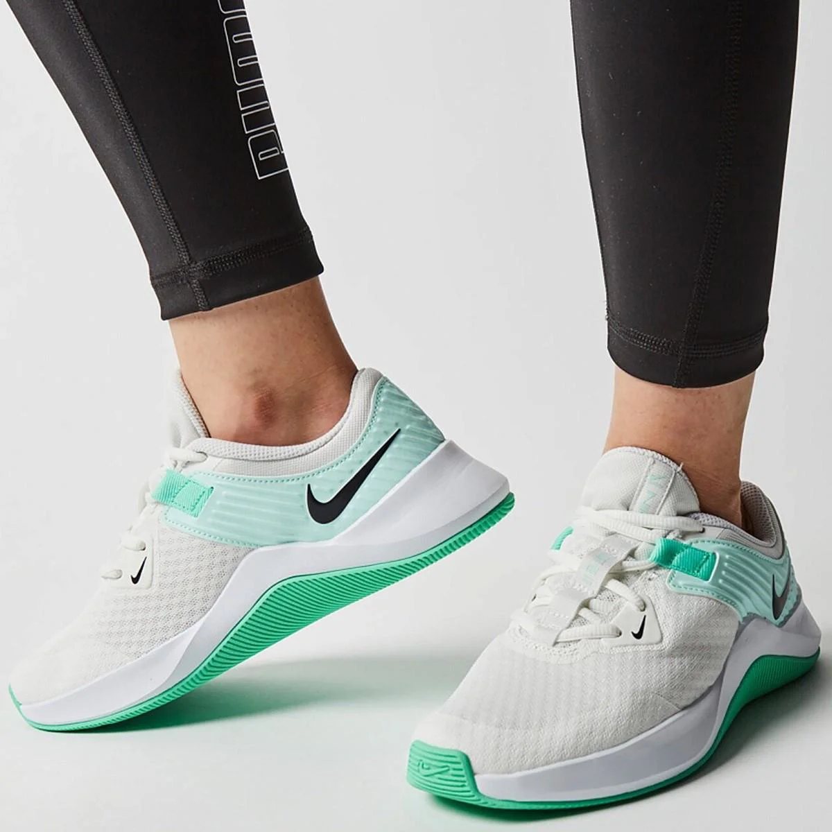 Nike MC Trainer Walk Training Shoes White Kadın Beyaz Yürüyüş Antrenman Ayakkabısı Fiyatı, Yorumları ve Özellikleri