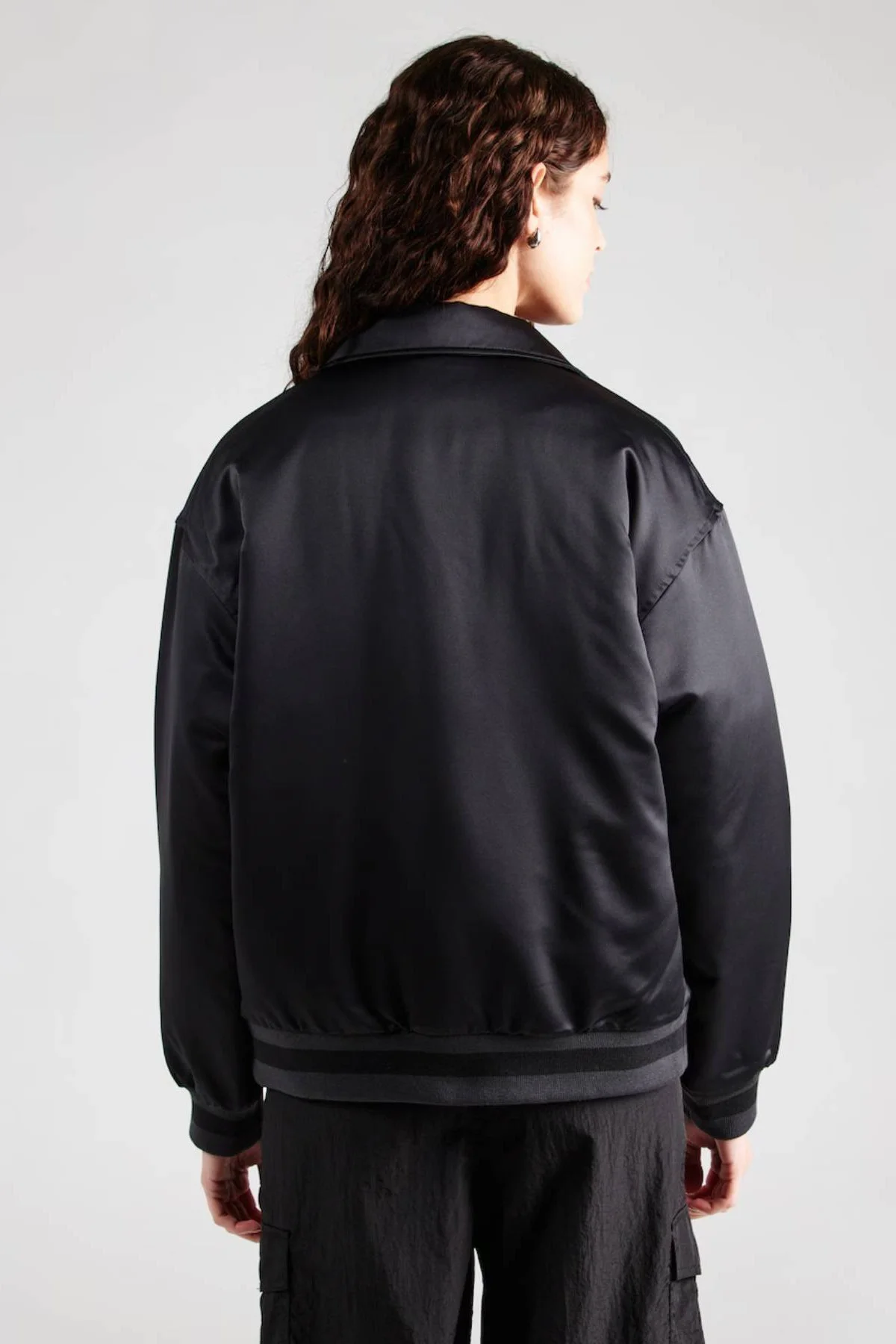 Nike Michael Jordan Varsity Loose Fit Bomber Jacket Black Kadın Bol Kesim Ceket Mont Siyah Nike Michael Jordan Varsity Loose Fit Bomber Jacket Black Kadın Bol Kesim Ceket Mont Siyah Fiyatı, Yorumları ve Özellikleri