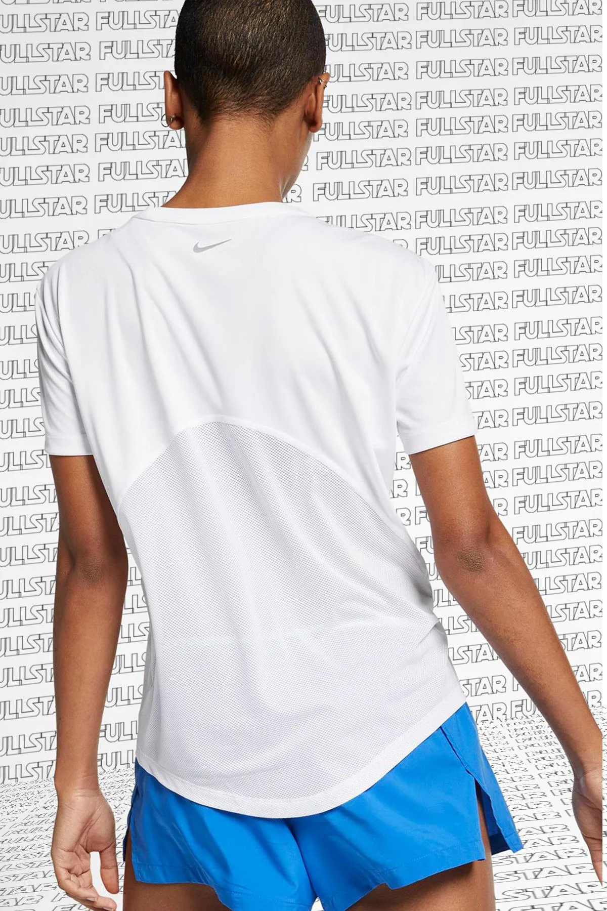 Nike Miler Dri Fit White Tee Sırt Panelli Beyaz Koşu Antrenman Tişörtü Nike Miler Dri Fit White Tee Sırt Panelli Beyaz Koşu Antrenman Tişörtü