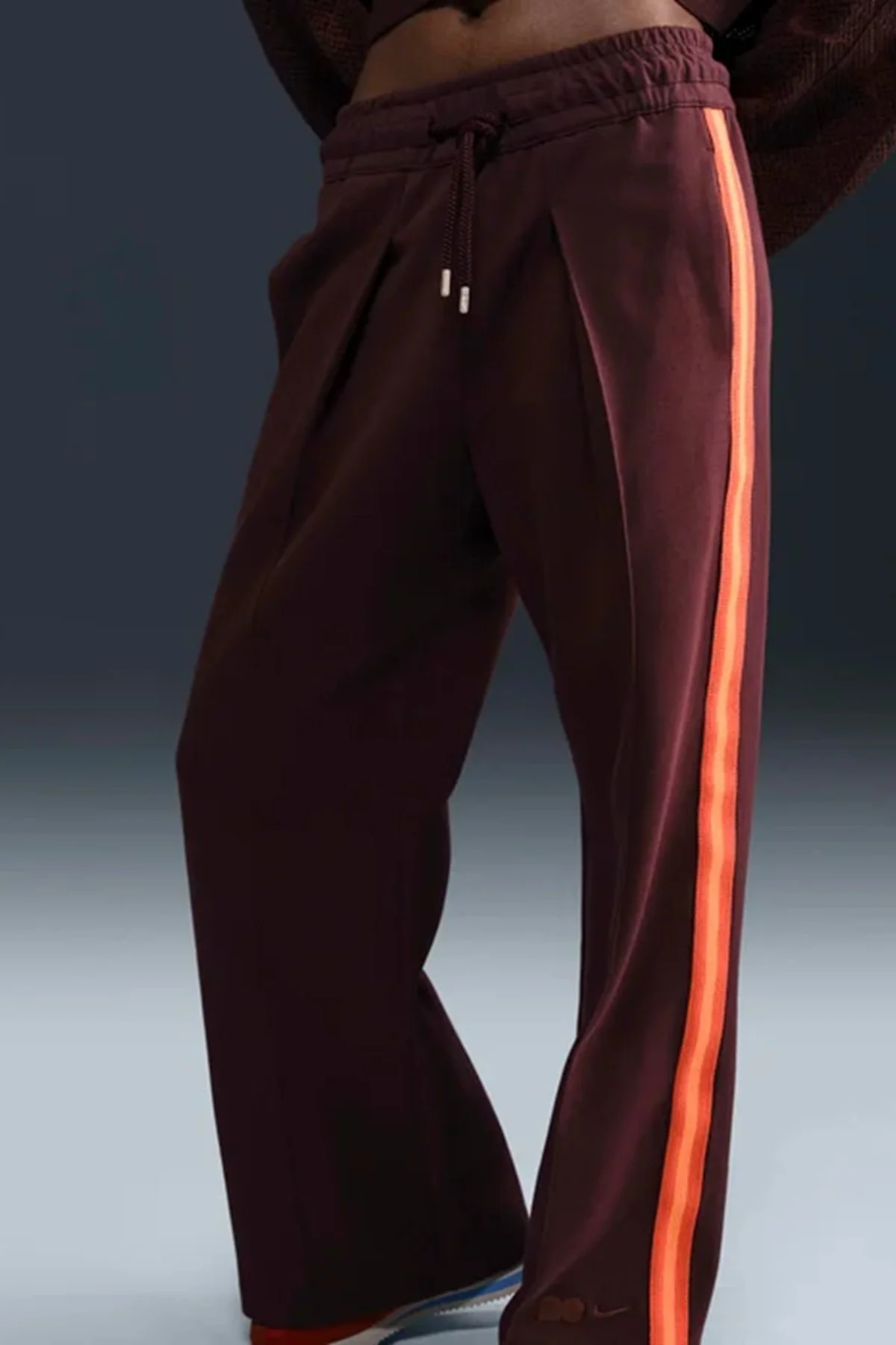 Nike Naomi Osaka High Waisted Loose Knit Trousers Bol Kesim Kadın Eşofman Altı Bordo Nike Naomi Osaka High Waisted Loose Knit Trousers Bol Kesim Kadın Eşofman Altı Bordo