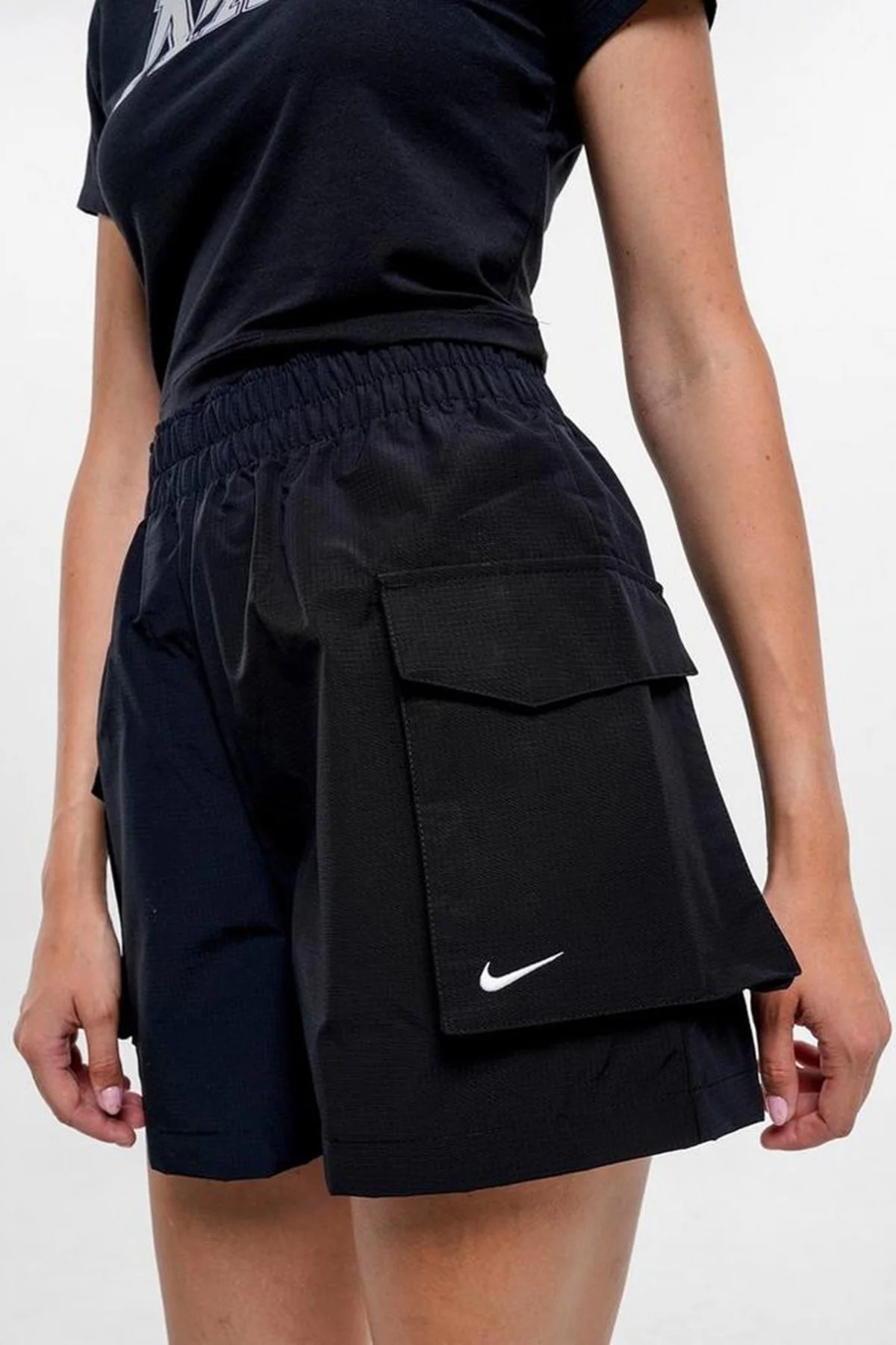 Nike NSW Essential Woven 5 Hr Cargo Short 5 inç Kargo Kadın Şort Siyah Nike NSW Essential Woven 5 Hr Cargo Short 5 inç Kargo Kadın Şort Siyah Fiyatı, Yorumları ve Özellikleri